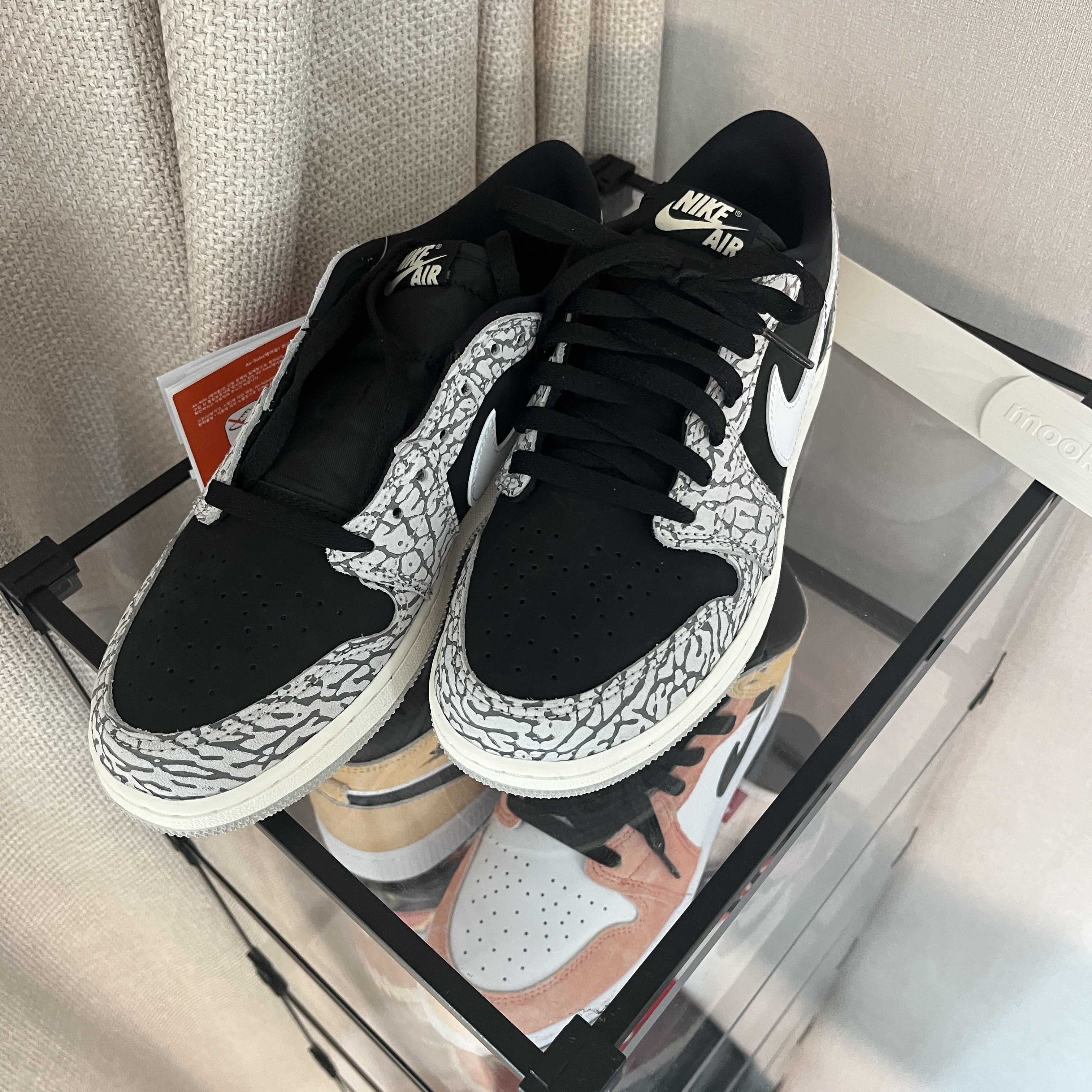 Jordan 1 Retro Low OG Black Cement 착용 스타일 - 2