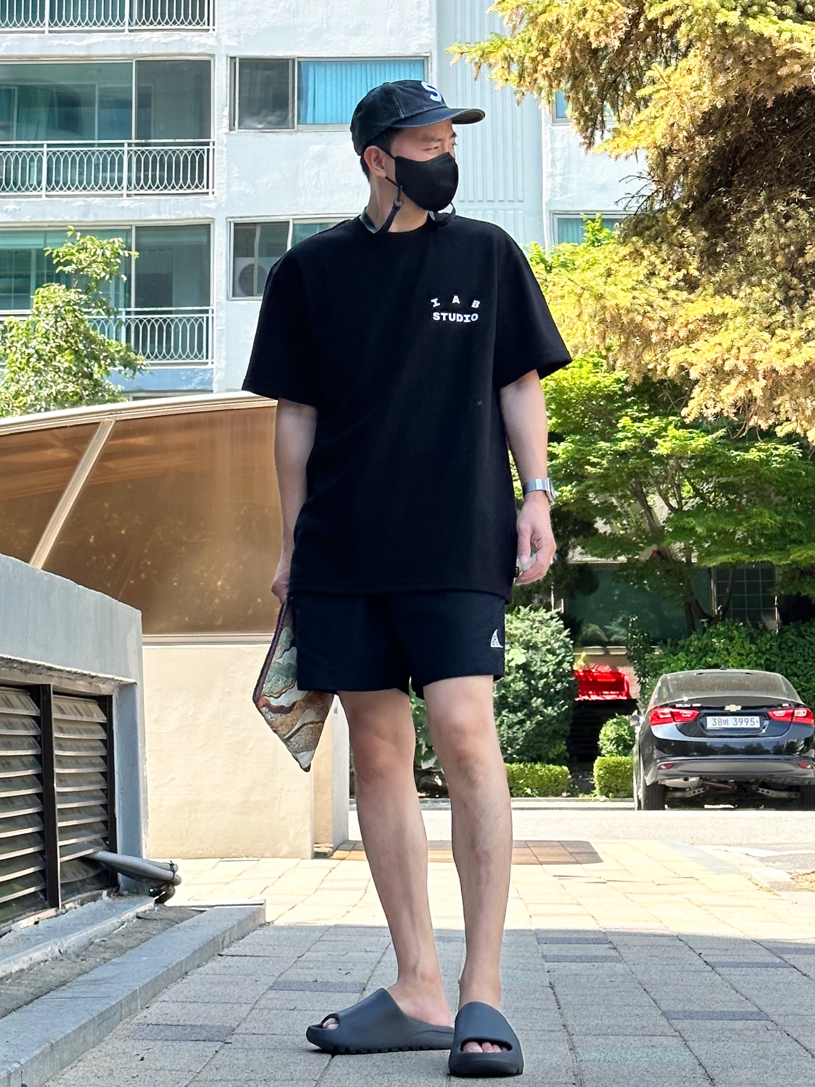 Supreme Pigment Canvas S Logo 6-Panel Black - 23SS, IAB Studio 10th Anniversary T-Shirts Pack White & Black (2 Pack) 착용 스타일