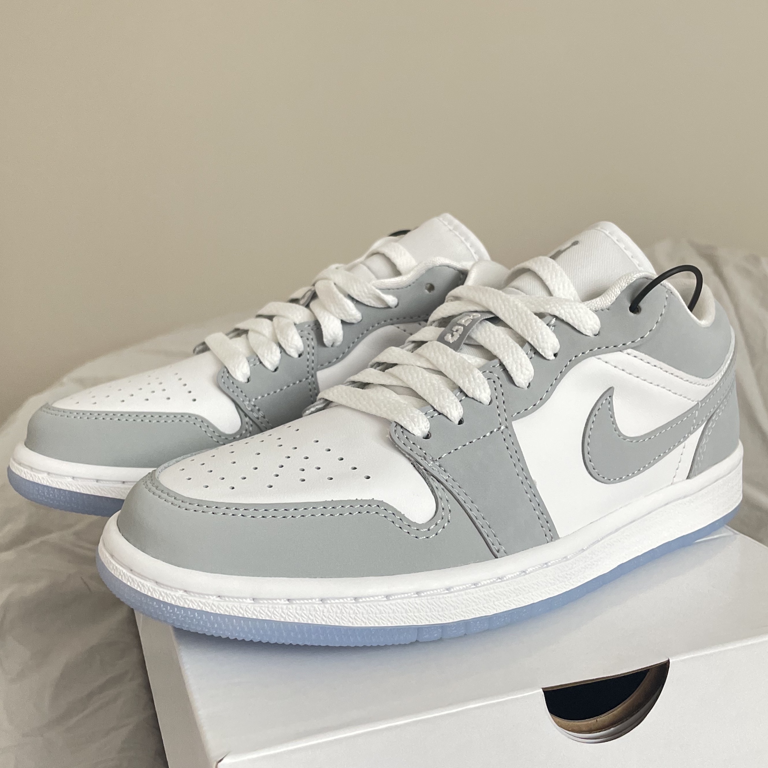 (W) Jordan 1 Low White Wolf Grey 착용 스타일