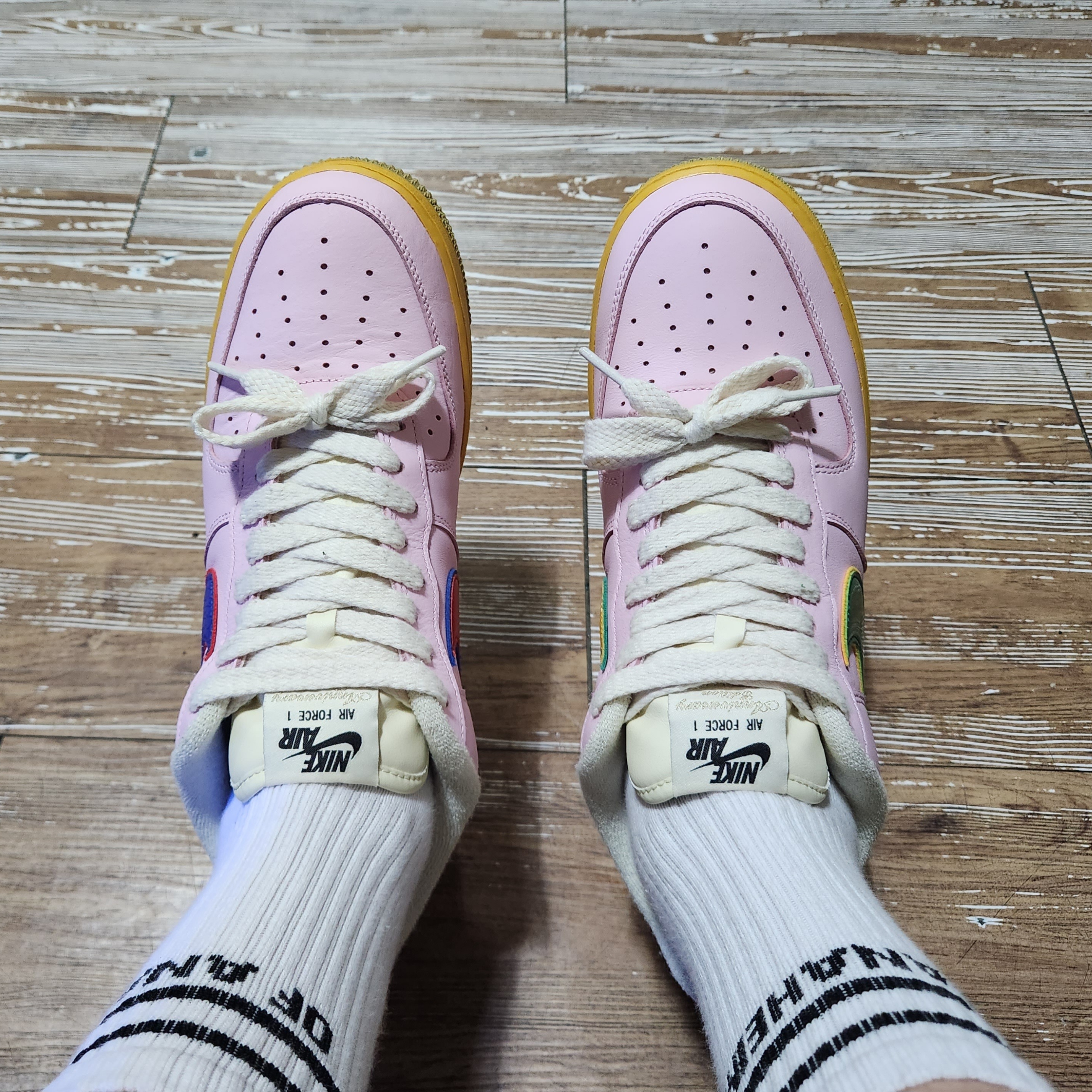 Nike Air Force 1 '07 Pink Tan 착용 스타일 - 1