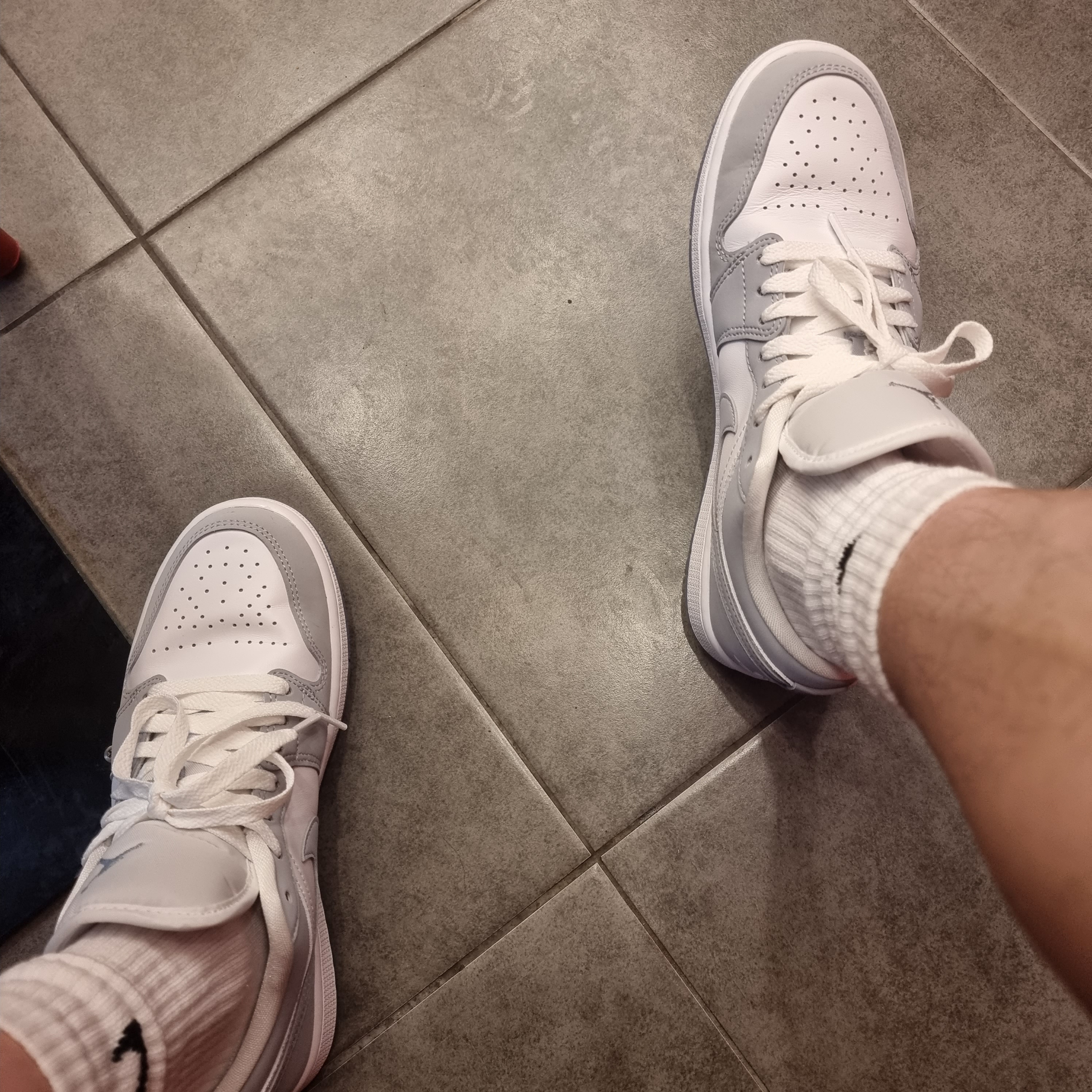 (W) Jordan 1 Low White Wolf Grey 착용 스타일