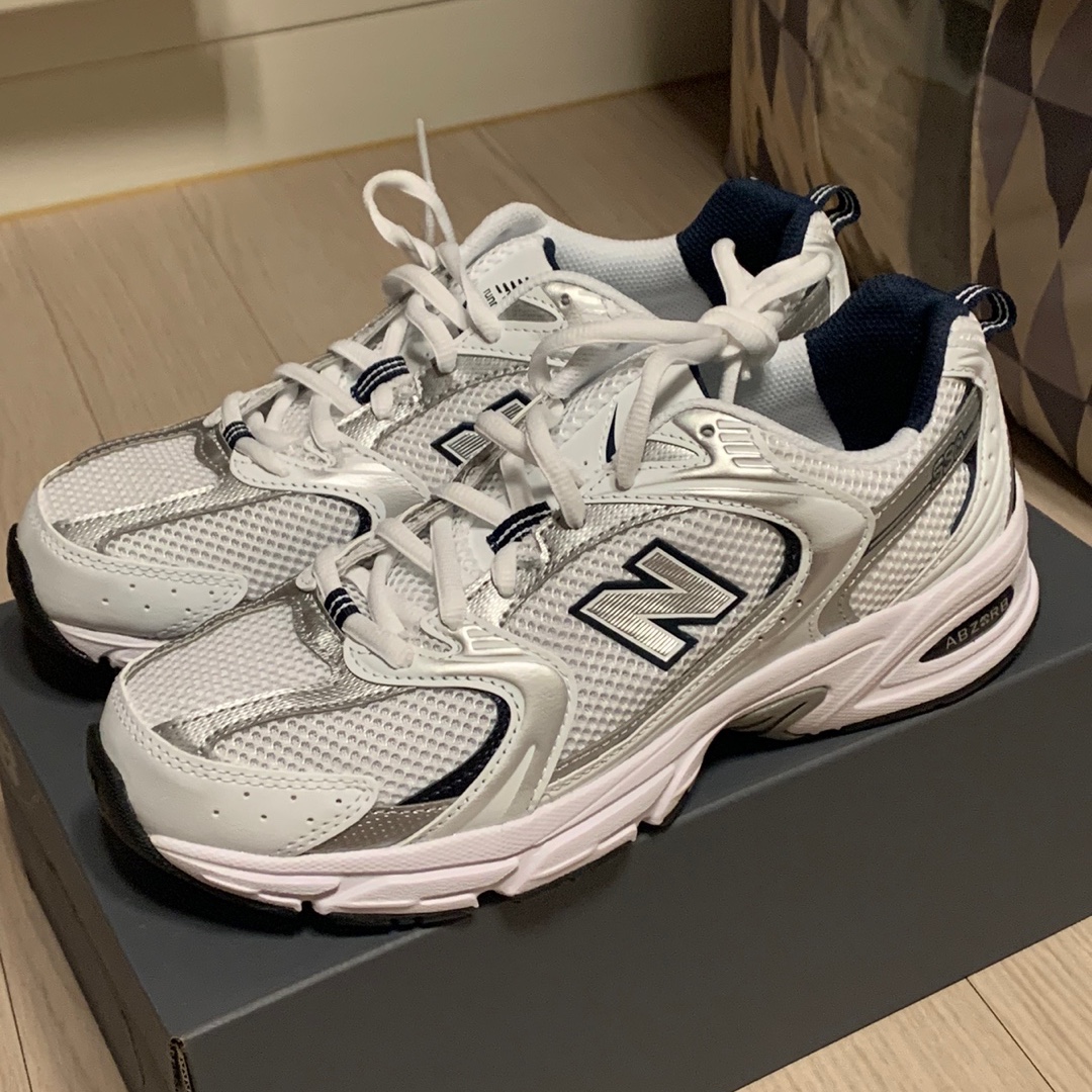 New Balance 530 White 착용 스타일 - 2