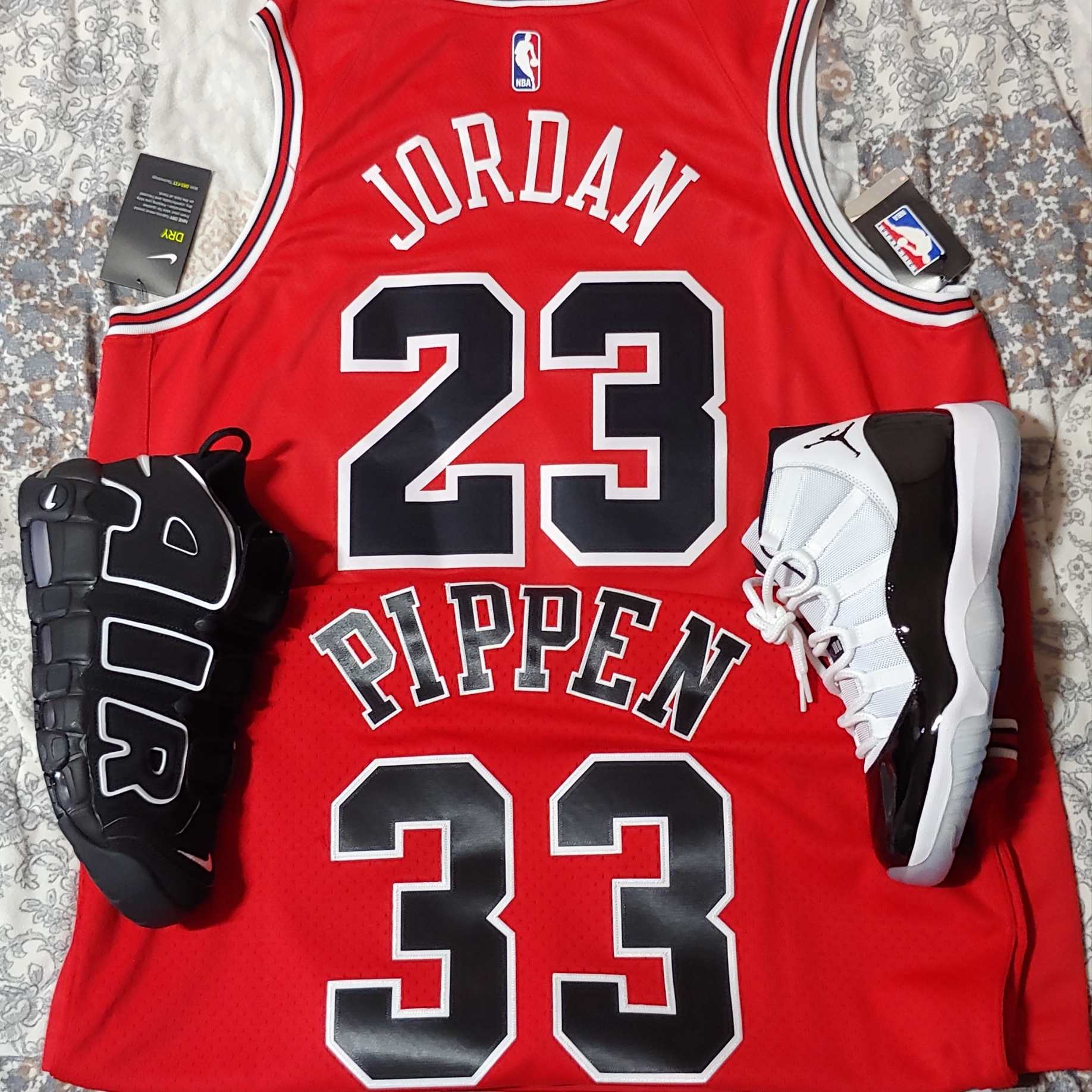 Jordan 11 Retro Concord 2018, Nike Air More Uptempo Black White 2020 착용 스타일 - 1