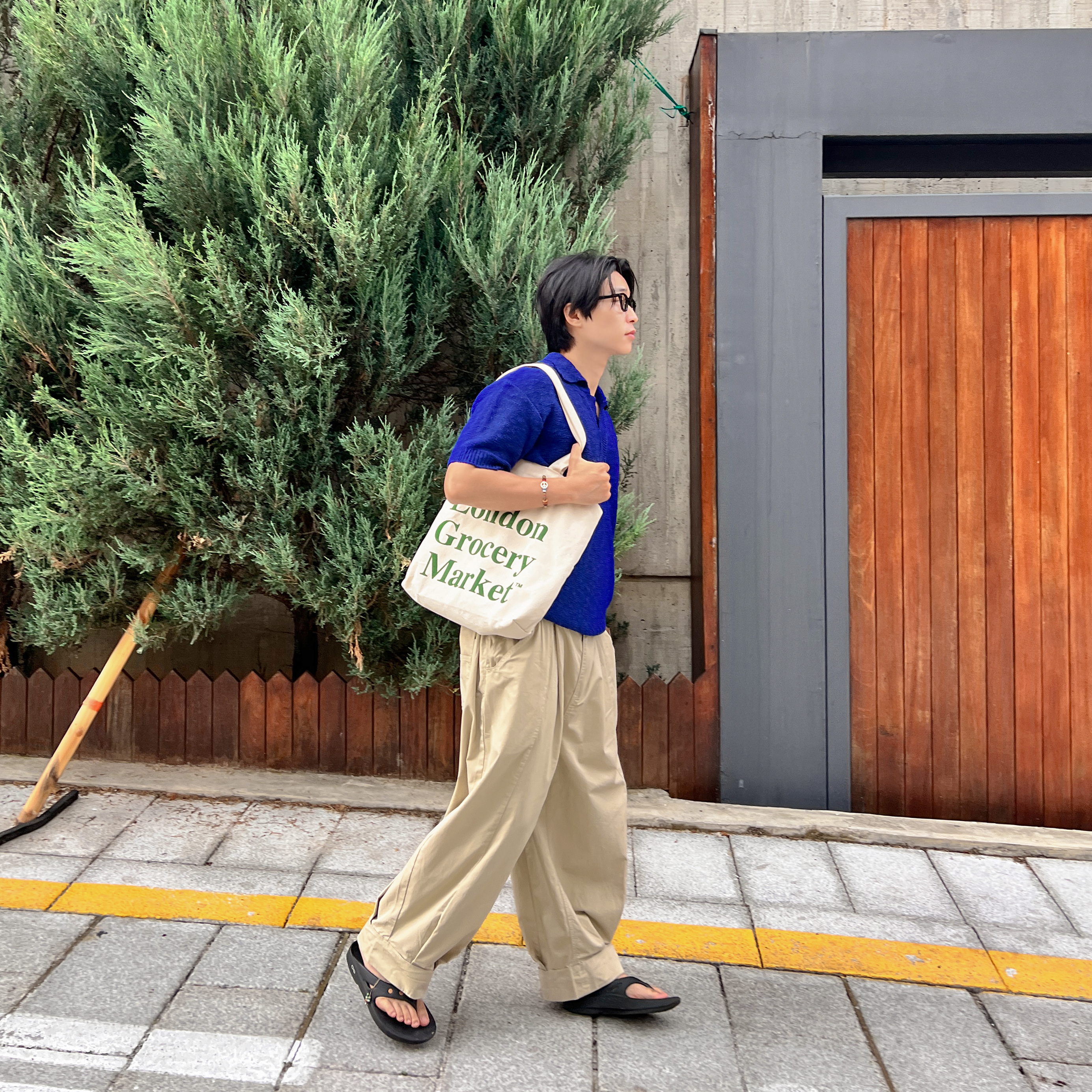 Oofos x Andersson Bell OOriginal Sandal 착용 스타일 - 1