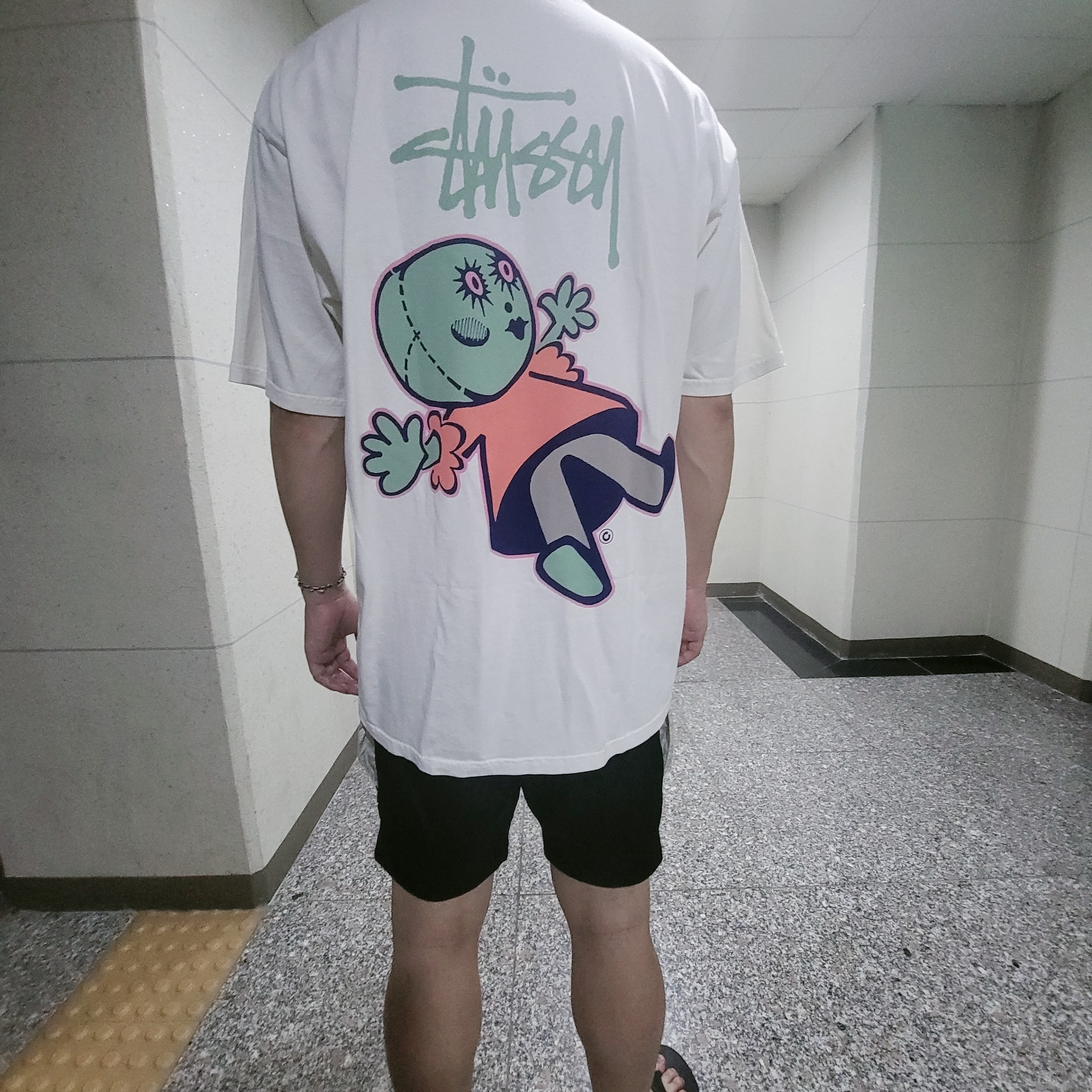 Stussy Dollie Pigment Dyed T-Shirt Natural, Oofos OOriginal Black 착용 스타일 - 2