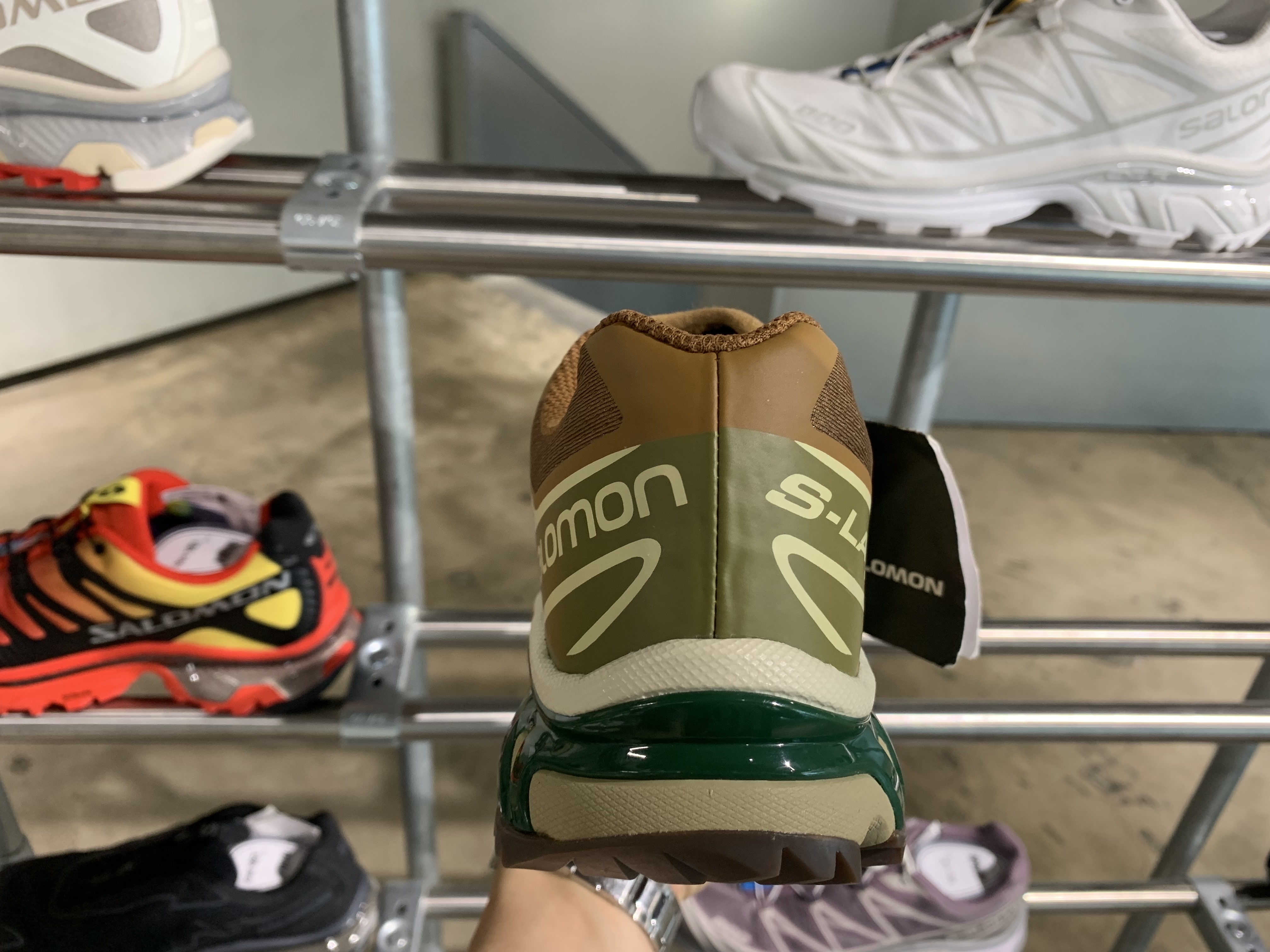 Salomon XT-6 Gore-Tex Vintage Khaki 착용 스타일 - 4