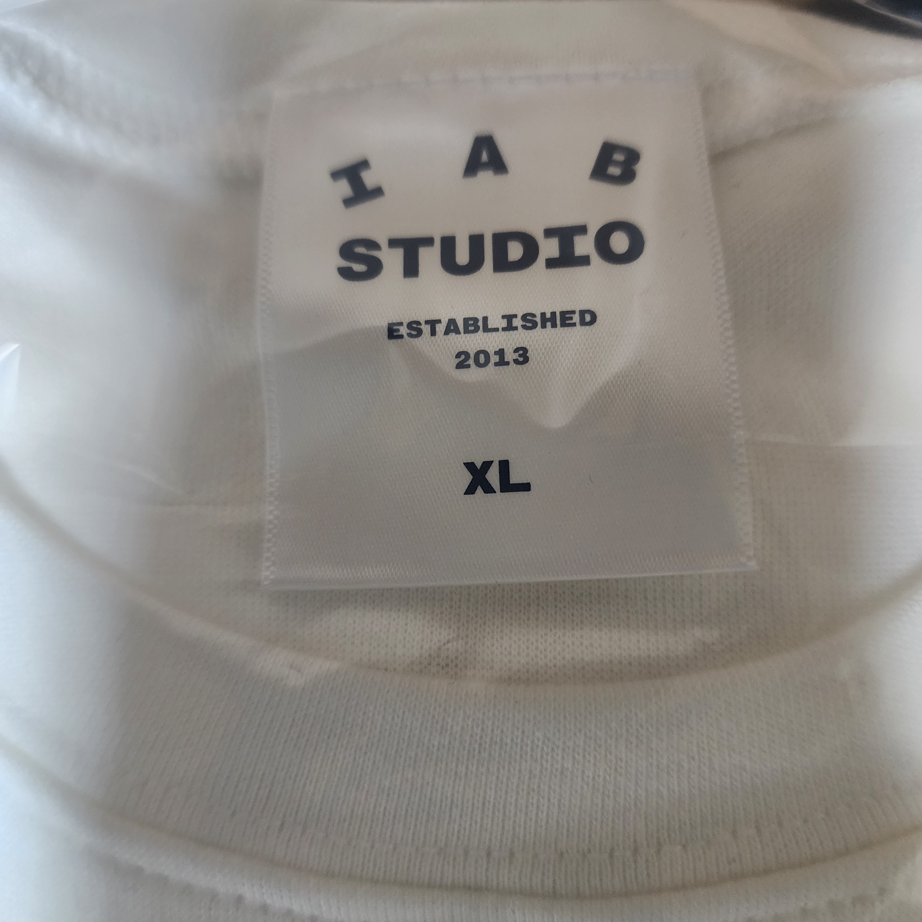 IAB Studio 10th Anniversary T-Shirt White 착용 스타일 - 2