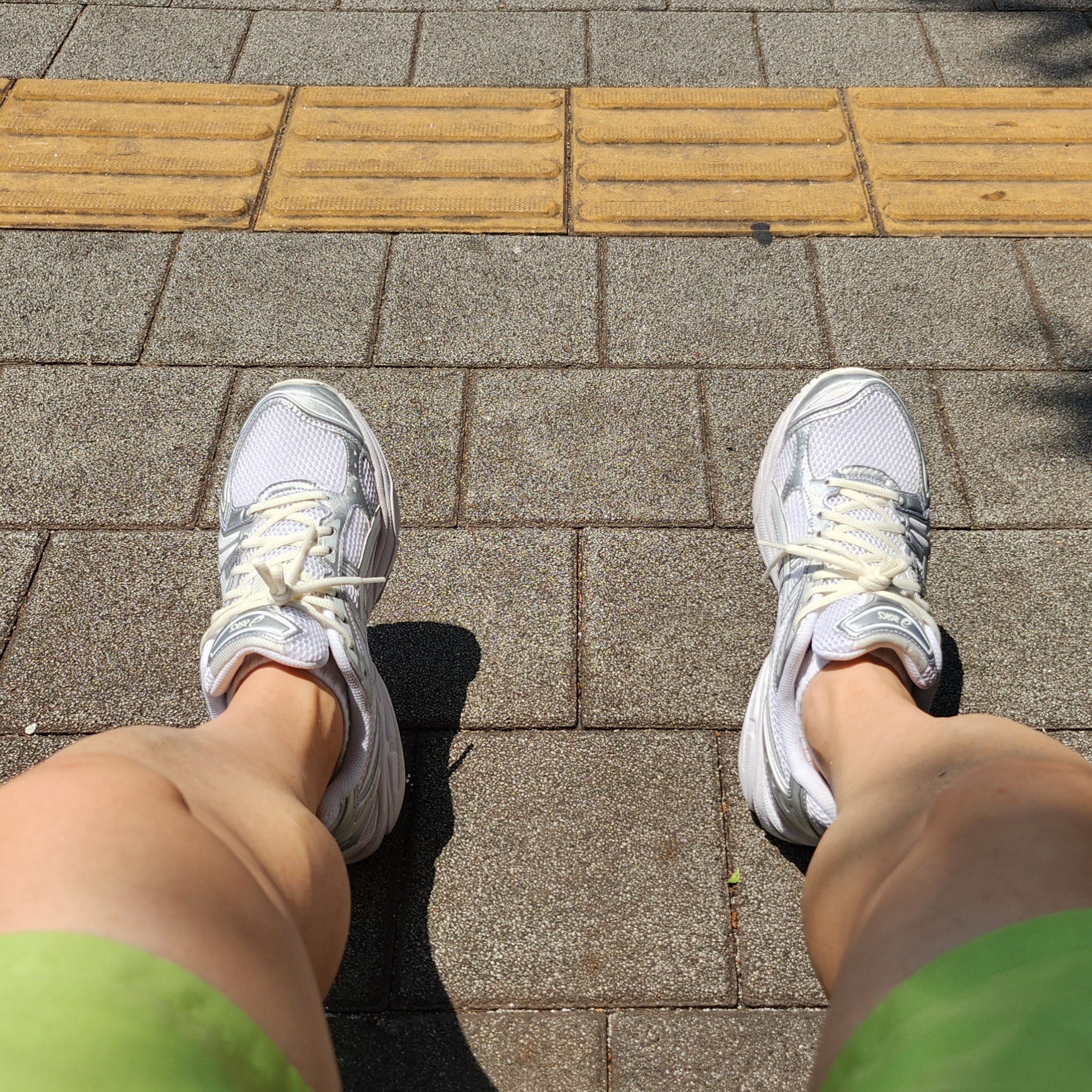 Asics x JJJJound Gel-Kayano 14 Silver White 착용 스타일 - 2