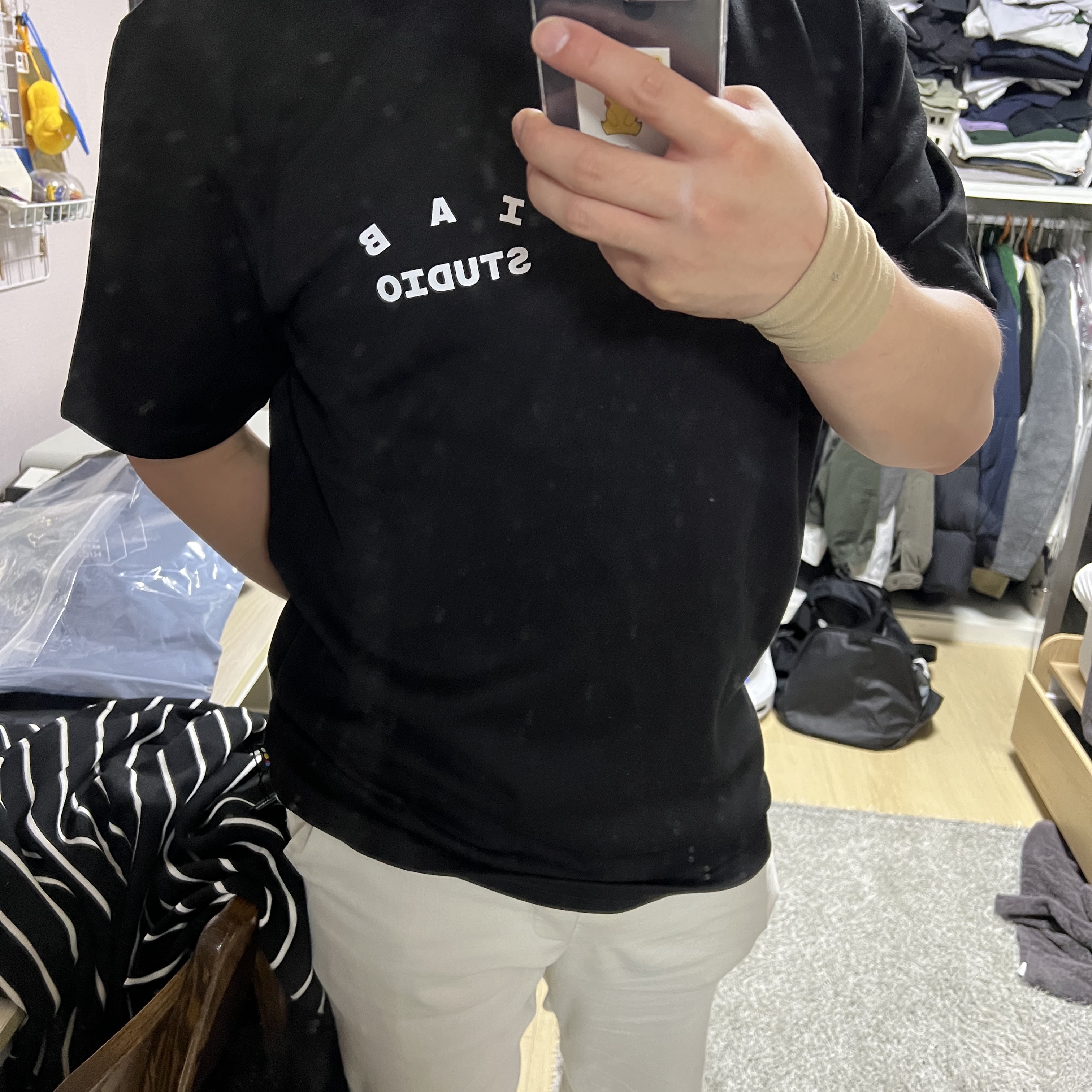 IAB Studio 10th Anniversary T-Shirt Black 착용 스타일