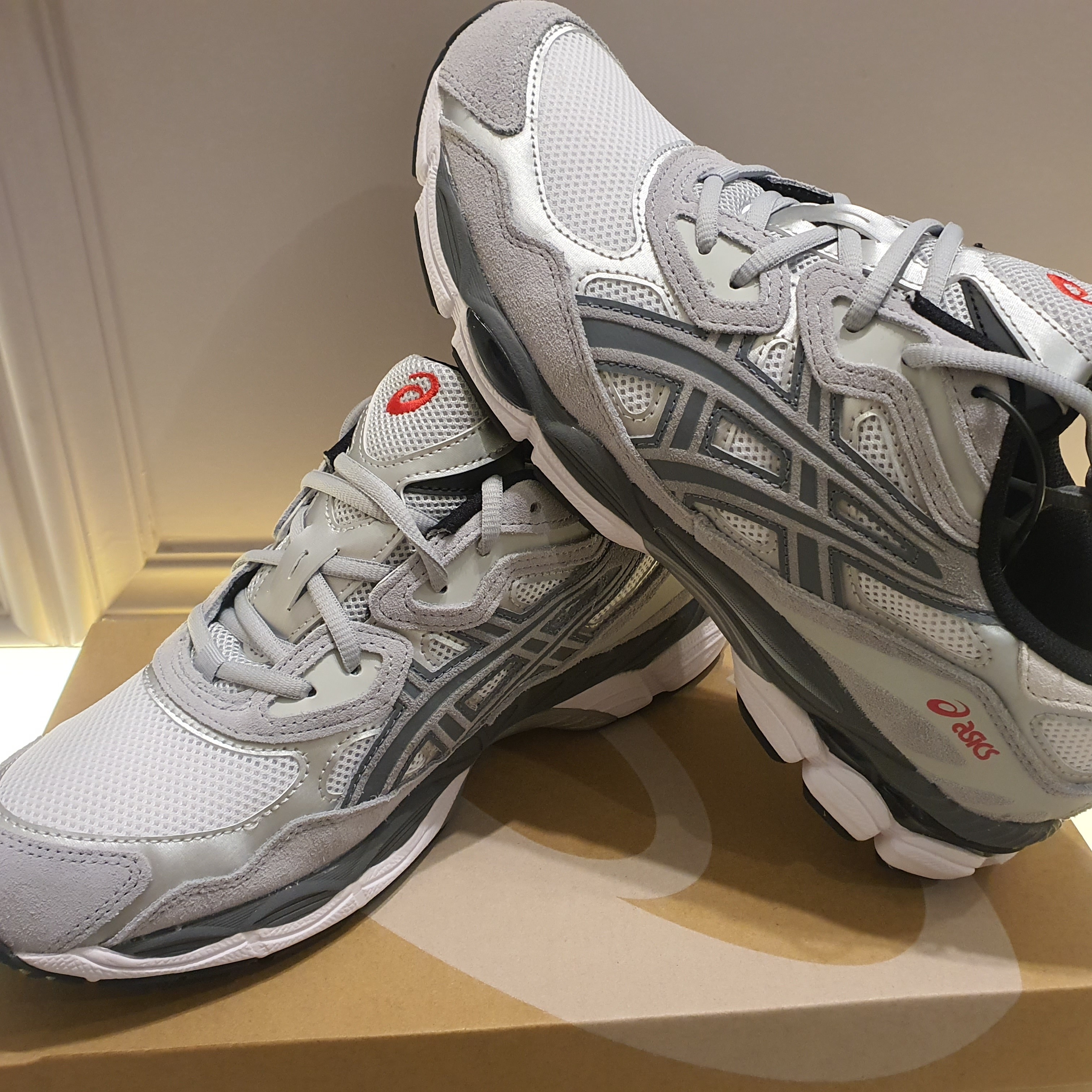 Asics Gel-NYC White Steel Grey 착용 스타일