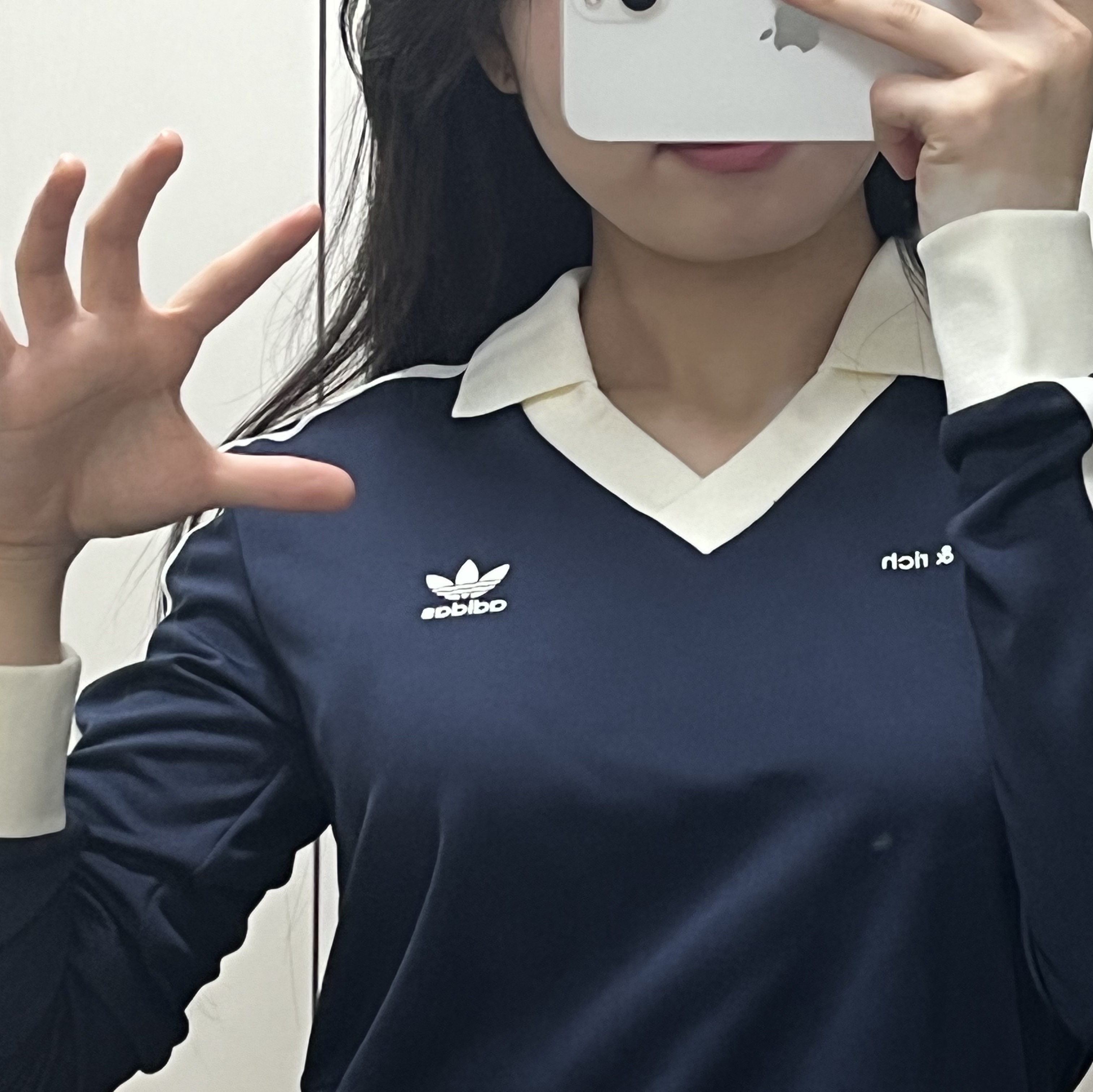 (W) Adidas x Sporty & Rich Long Sleeve Football Jersey Legend Ink - KR Sizing, (W) Adidas x Sporty & Rich Long Sleeve Football Jersey Legend Ink - US Sizing 착용 스타일 - 1