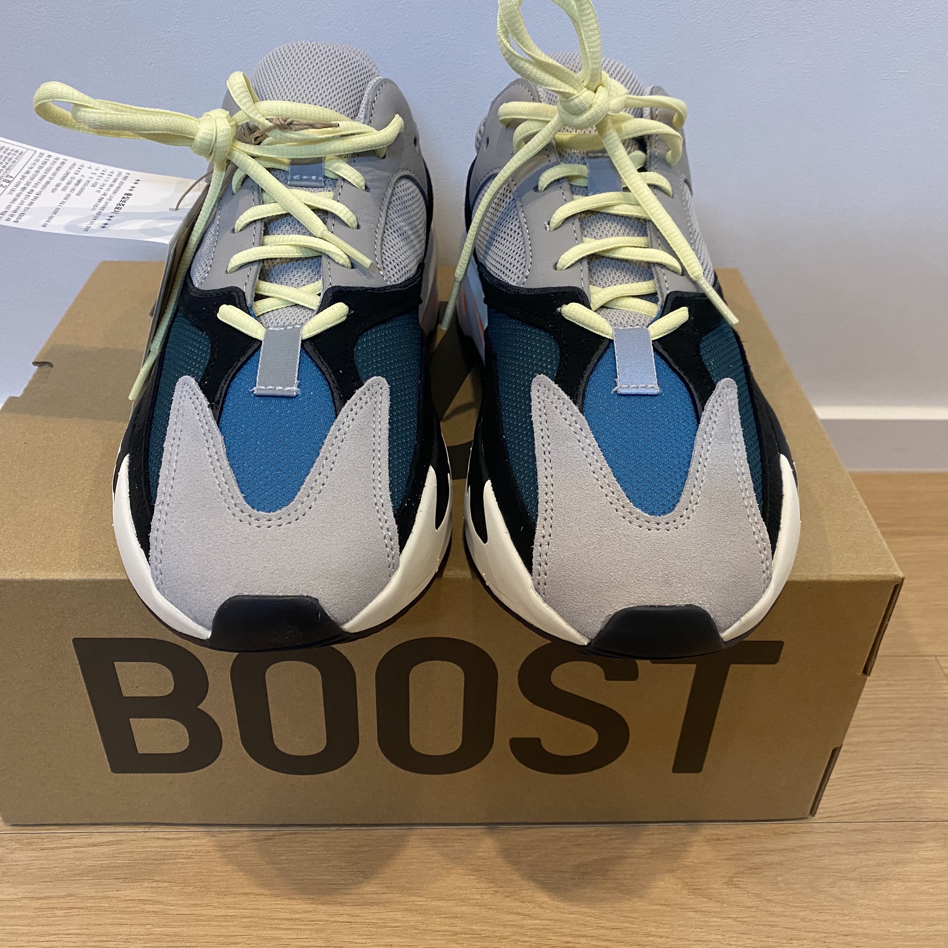 Adidas Yeezy Boost 700 Wave Runner Solid Grey 2021/2022 착용 스타일 - 1