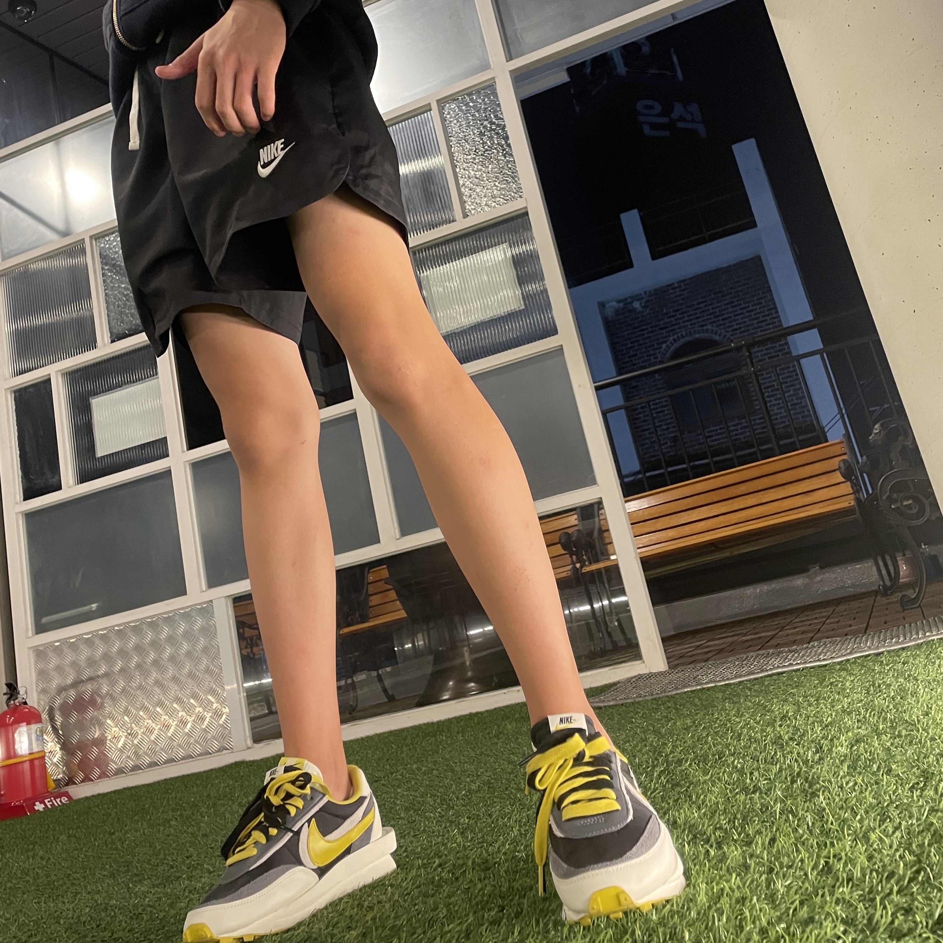 Nike x Sacai x Undercover LDWaffle Black Bright Citron, Nike NSW Woven Shorts Black - Asia 착용 스타일