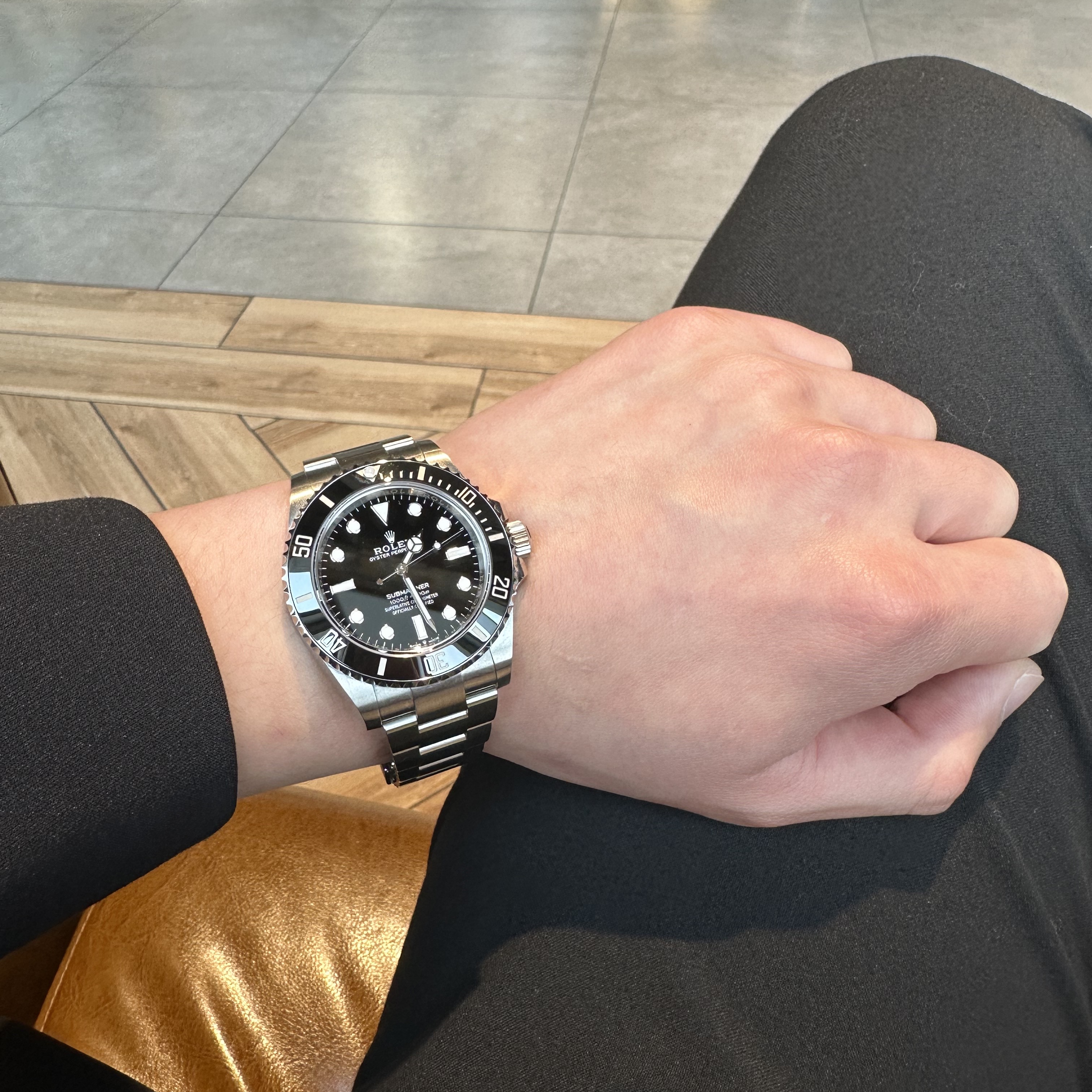 Rolex Submariner 41mm 124060 Black Oyster 착용 스타일