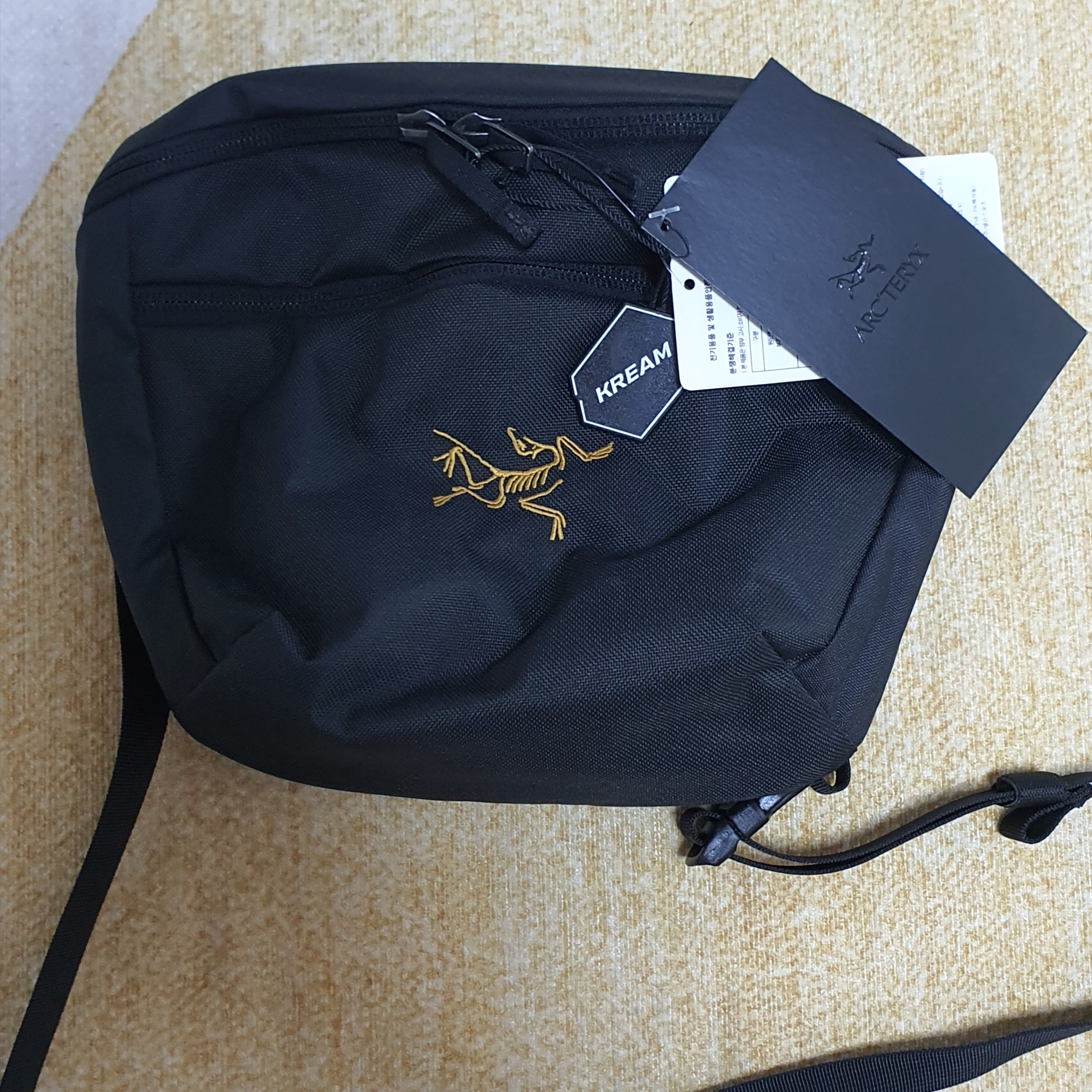 Arc'teryx Mantis 2 Waistpack 24K Black 착용 스타일