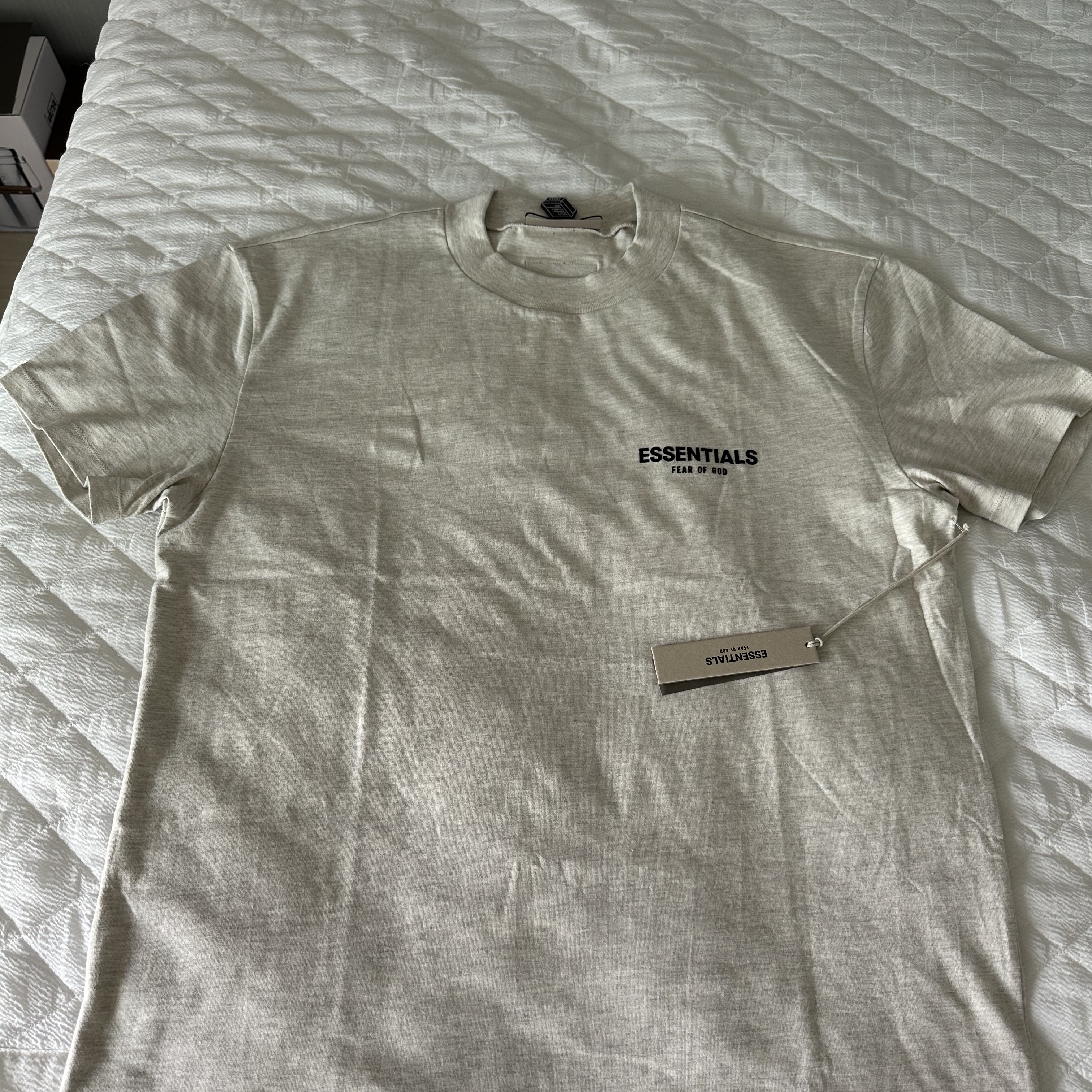 Essentials The Core Collection T-Shirt Light Oatmeal 착용 스타일