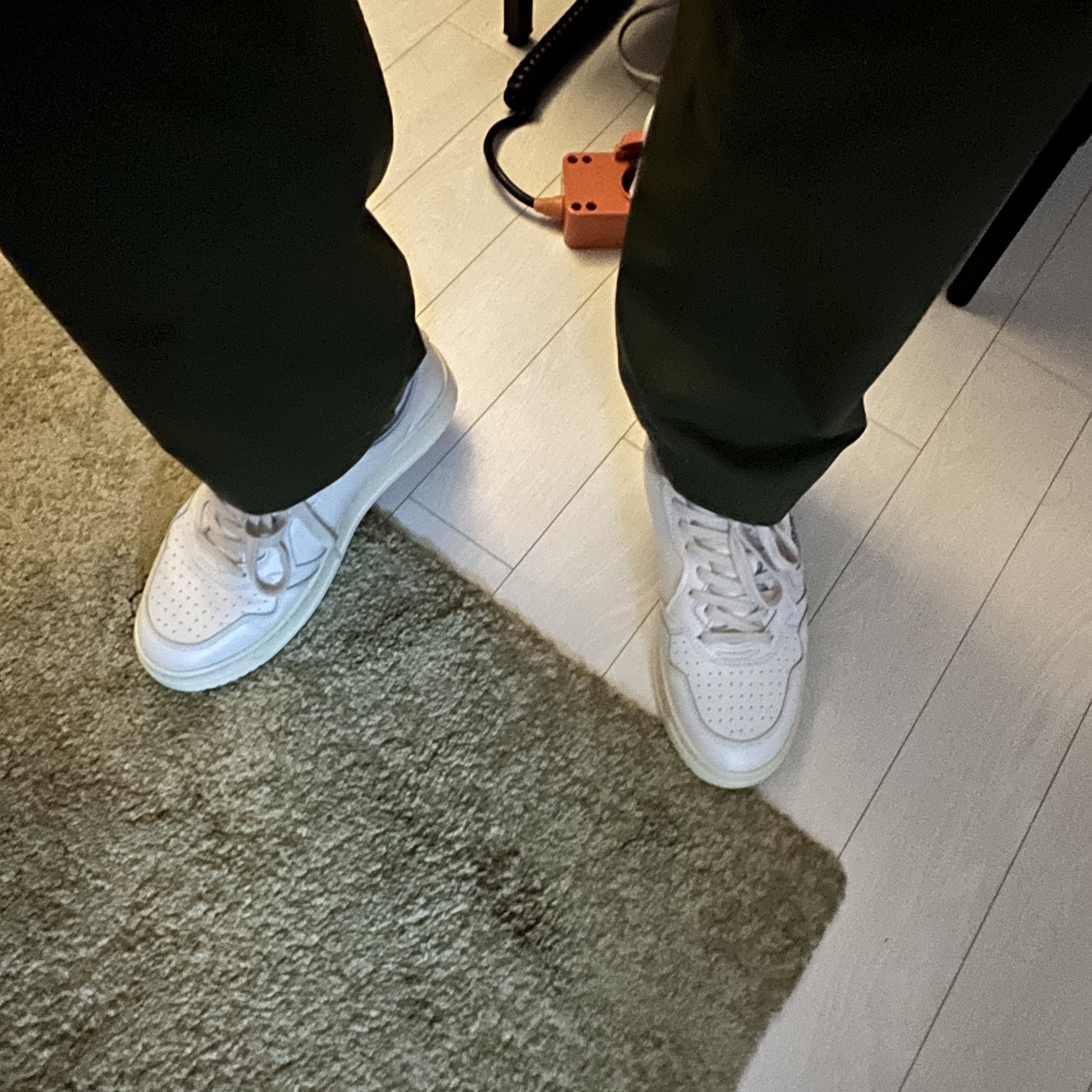Autry Medalist Low Leather Sneakers White 착용 스타일