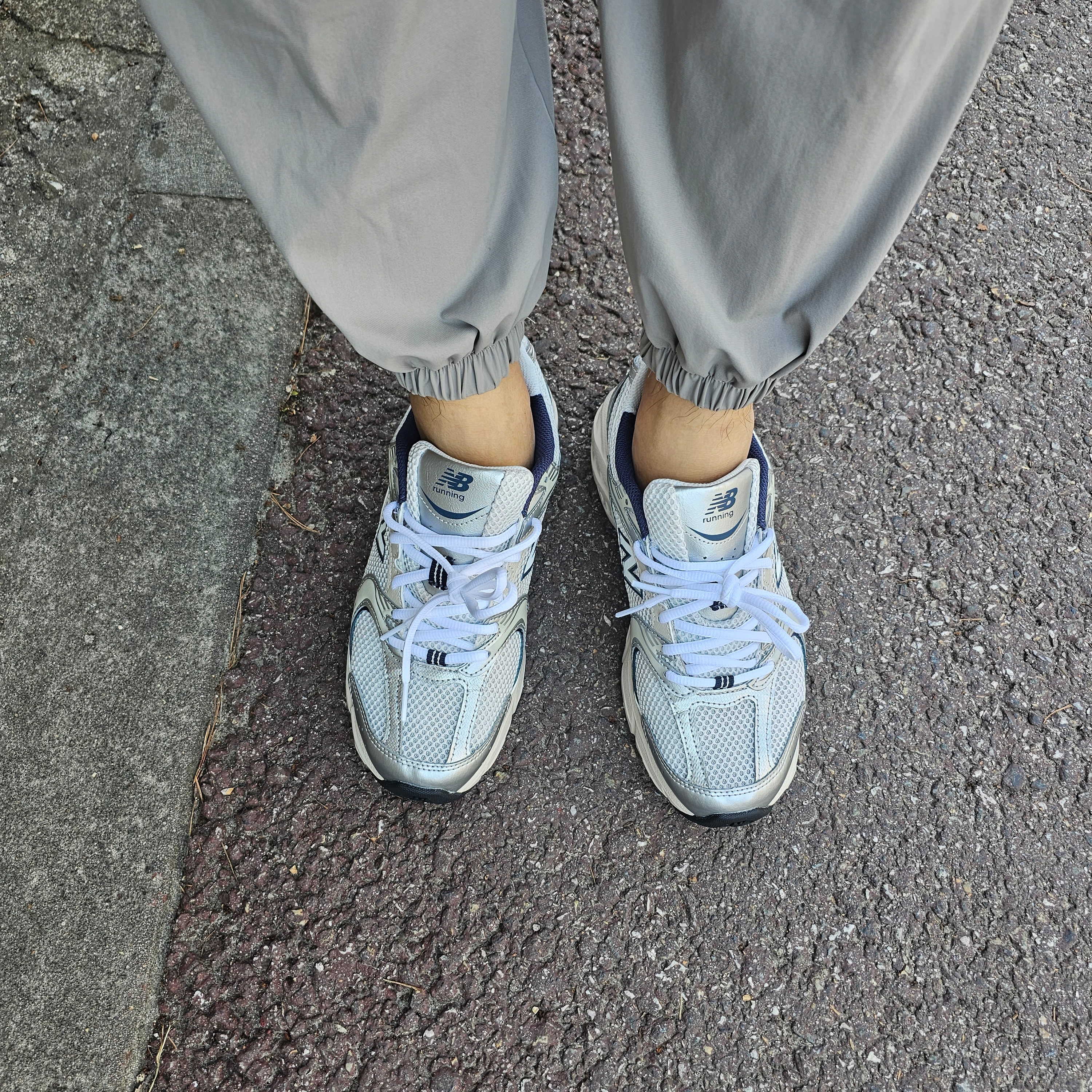 New Balance 530 Steel Grey 착용 스타일