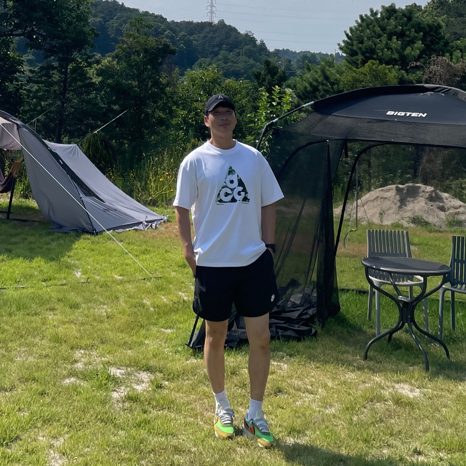 Nike ACG Heritage 86 Cap Black Light Smoke Grey, Nike NRG ACG SSNL T-Shirt White - US/EU 착용 스타일