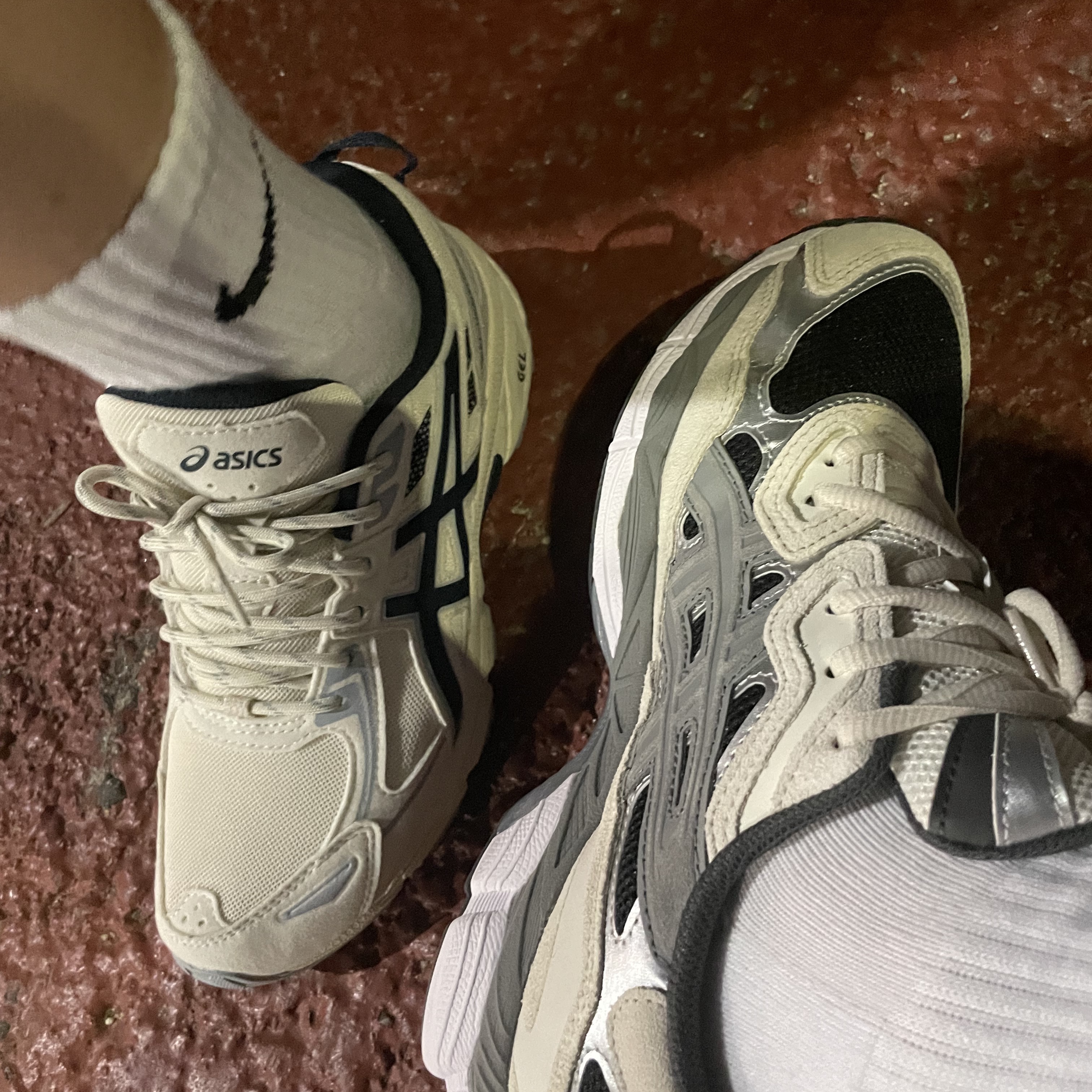 Asics Gel-NYC Black Clay Grey, Asics Gel-Venture 6 SPS Birch French Blue 착용 스타일 - 3