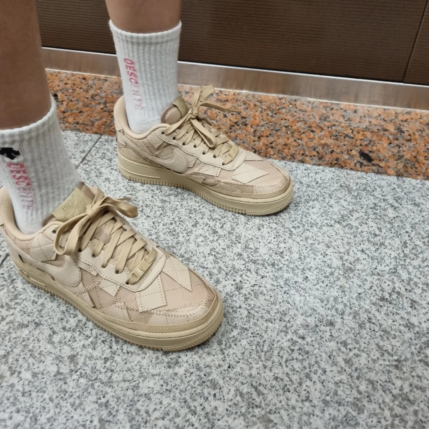Nike x Billie Eilish Air Force 1 Low '07 SP Mushroom 착용 스타일 - 2