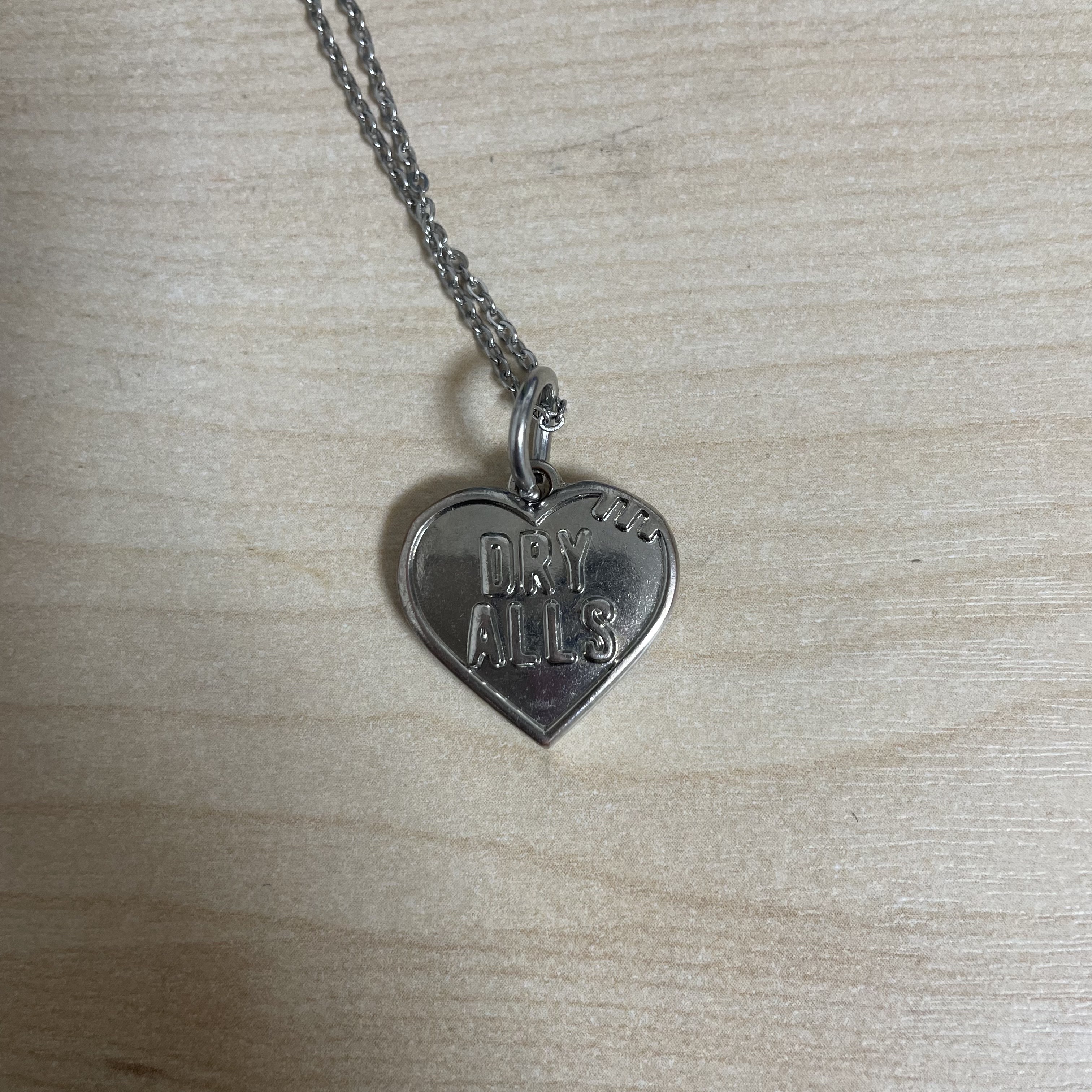 Human Made Heart Mini Keycharm Red 착용 스타일 - 2