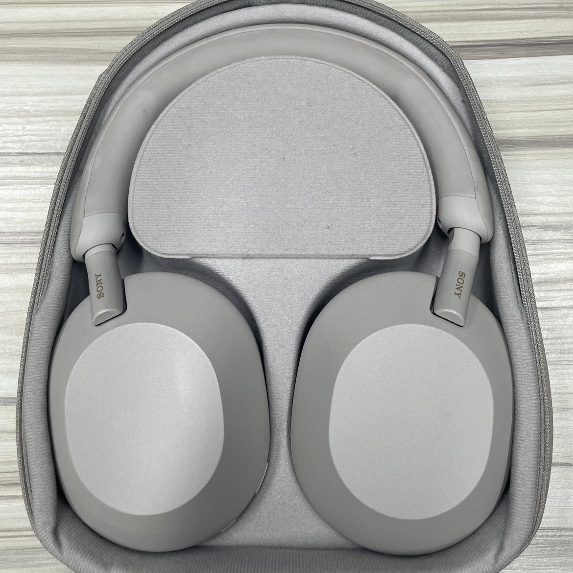 Sony WH-1000XM5 Silver (Korean Ver.) 착용 스타일