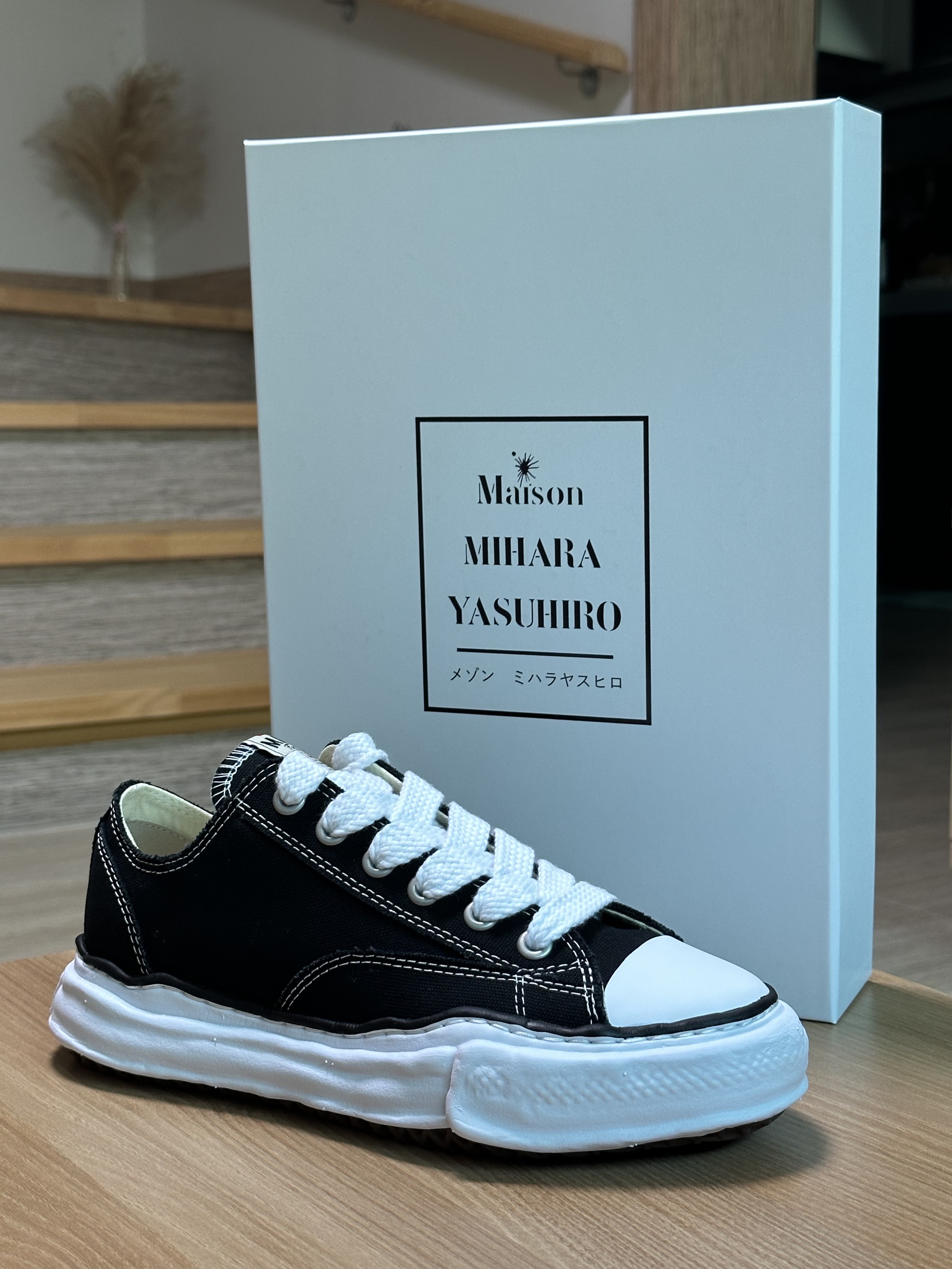 Maison Mihara Yasuhiro Peterson OG Sole Canvas Low Sneakers Black 착용 스타일