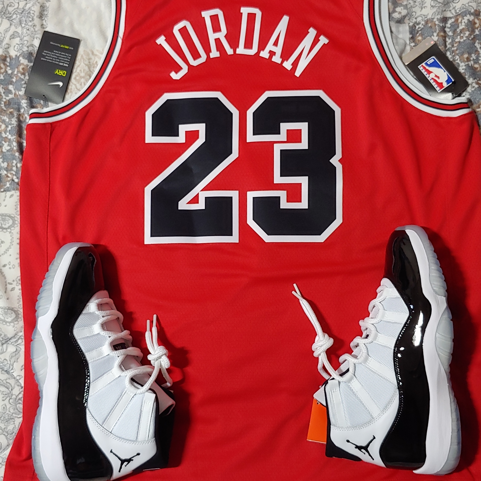 Jordan 11 Retro Concord 2018, Nike Air More Uptempo Black White 2020 착용 스타일 - 2