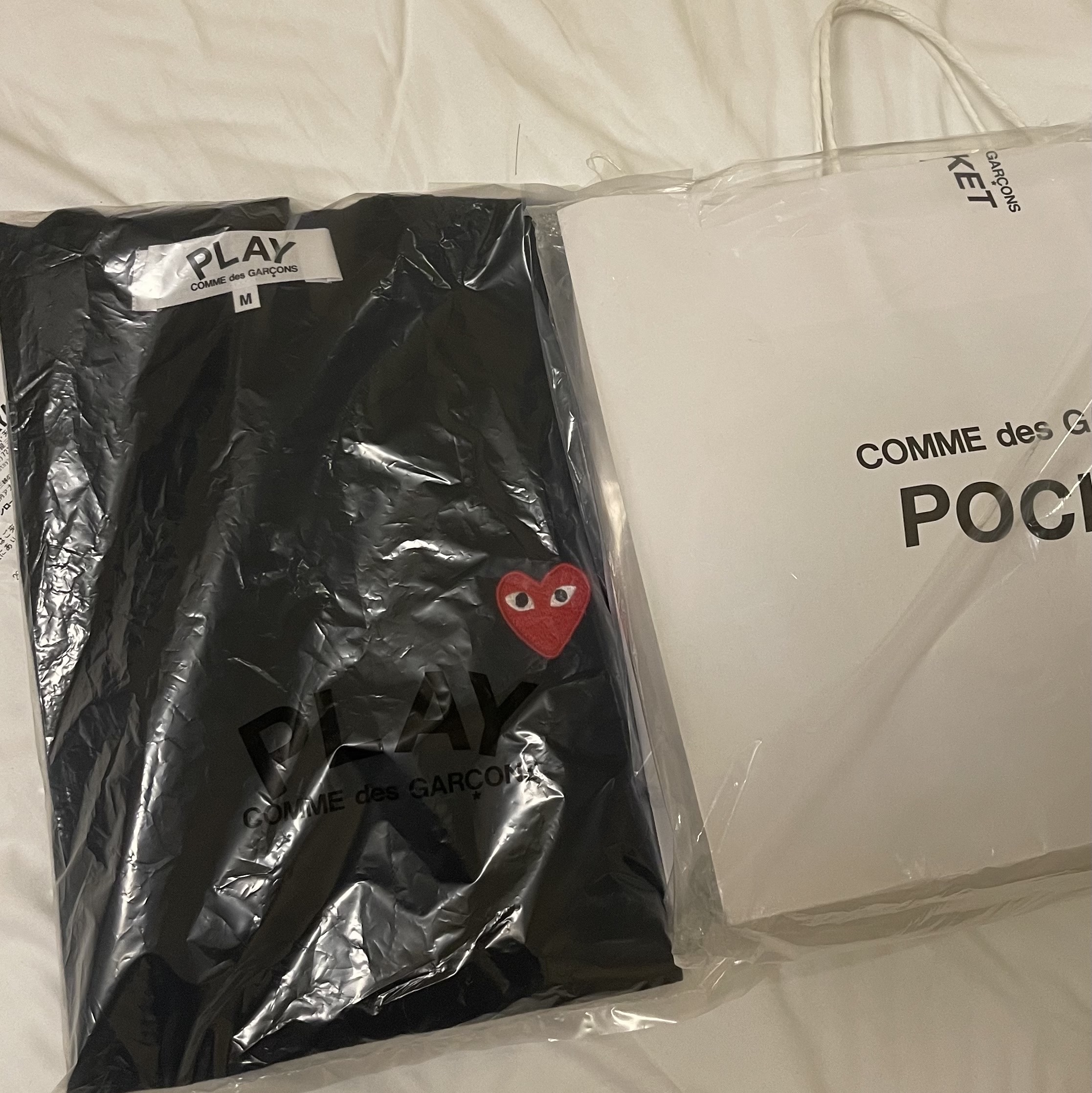 Play Comme des Garcons Red Heart T-Shirt Black 착용 스타일