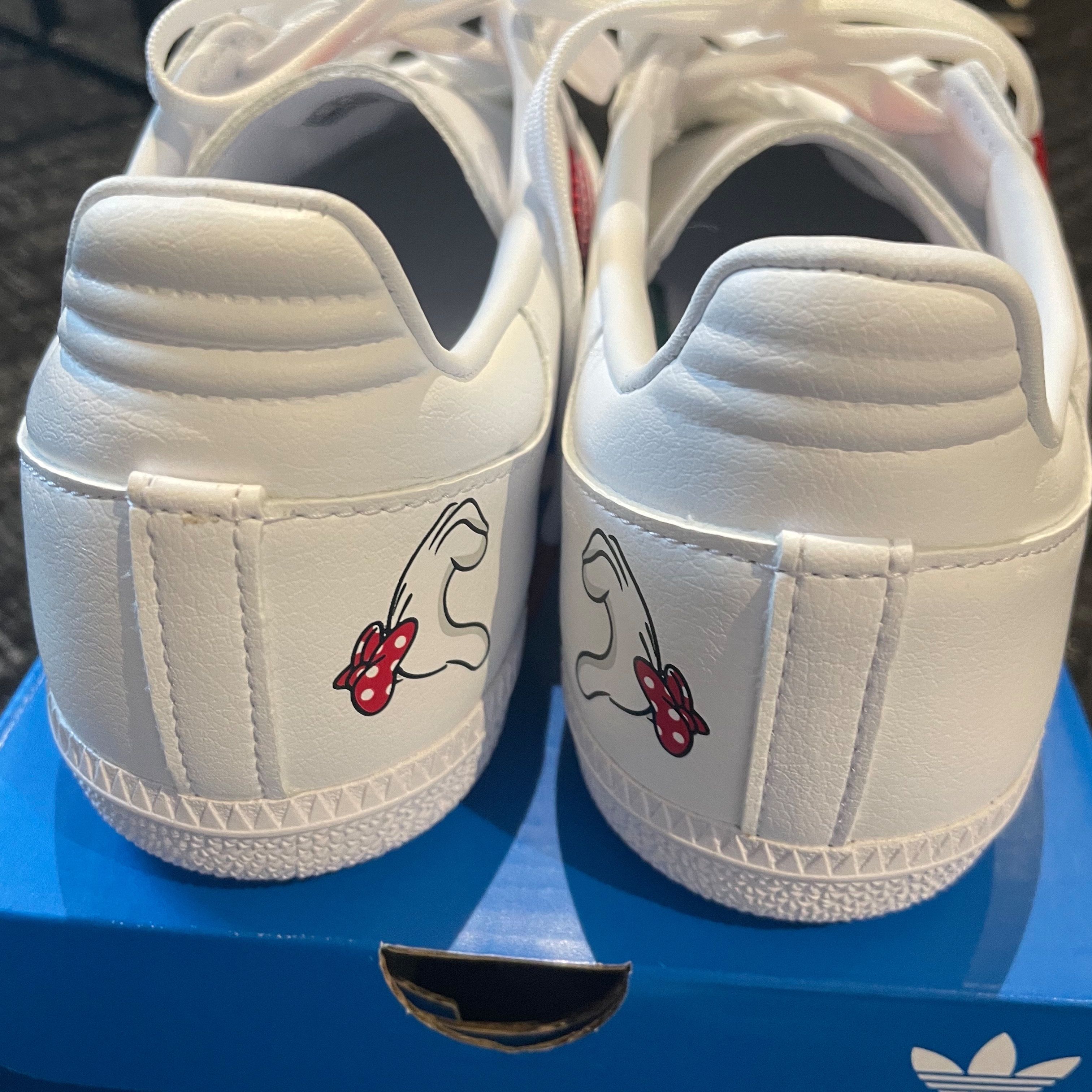Adidas x Disney Minnie Samba Vegan Cloud White 착용 스타일 - 1