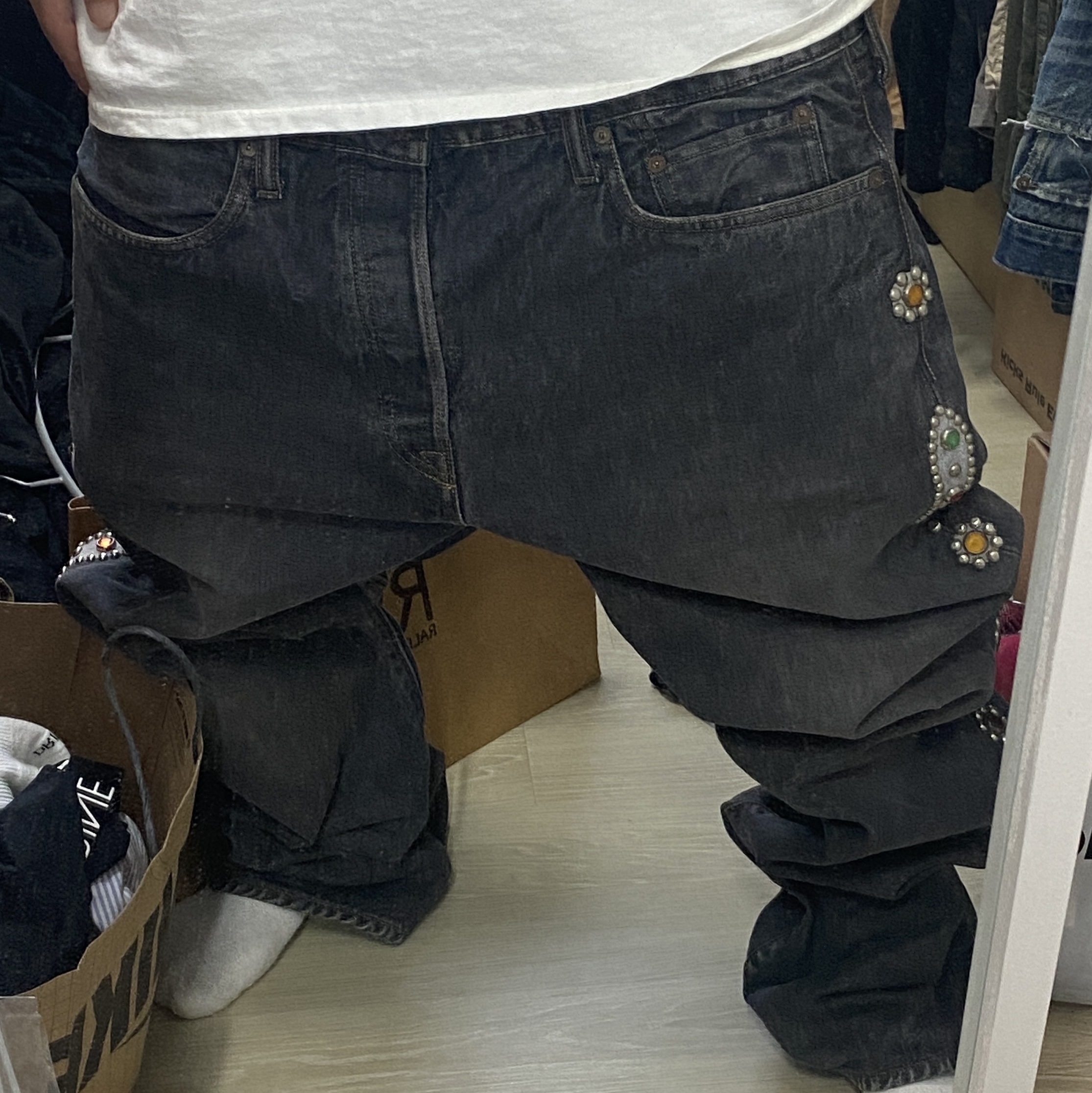 Vans x Supreme Skate Grosso Mid Dollar Pink, Kapital 14 oz. Denim 5P Monkey Cisco Gemstone Pants Black 착용 스타일 - 4