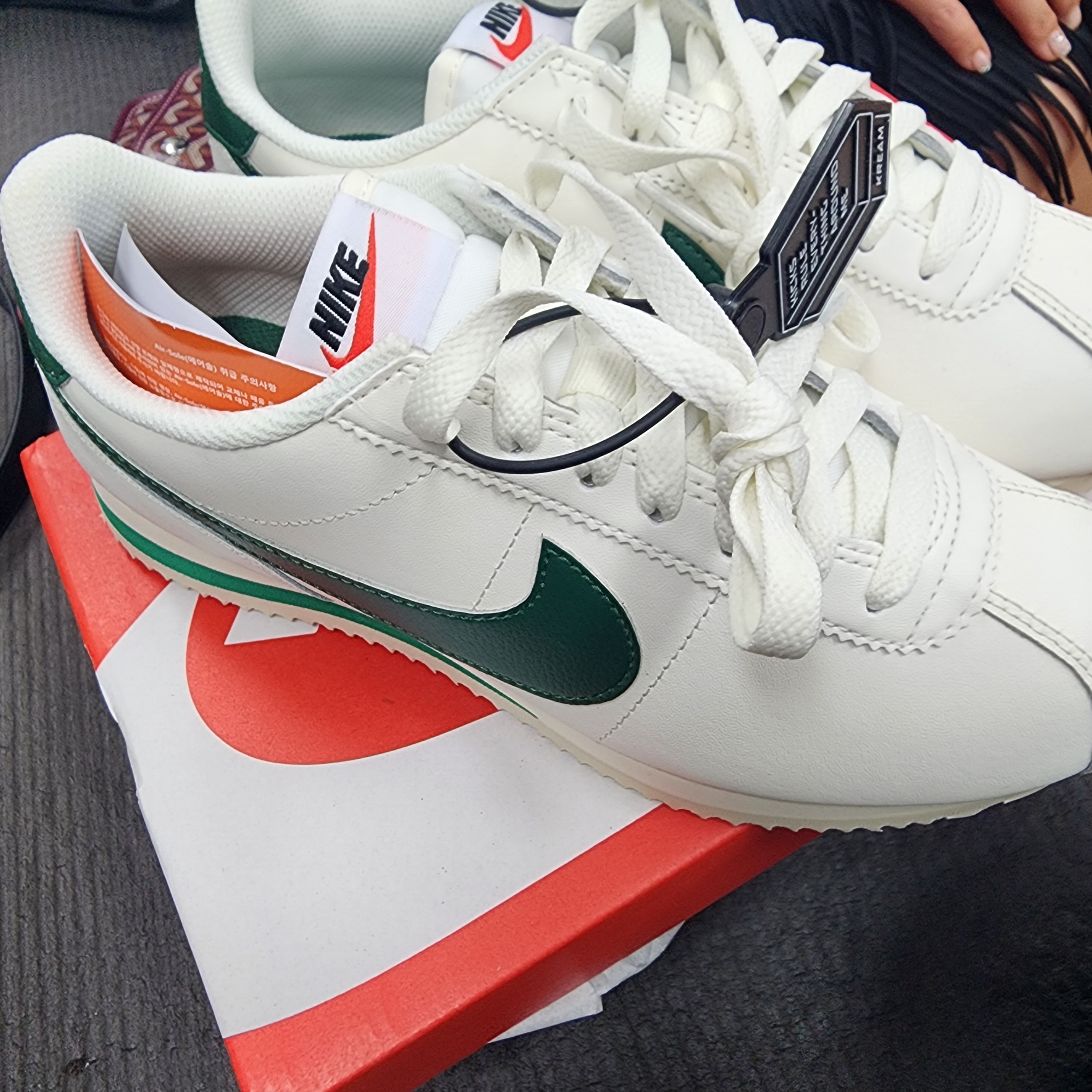 (W) Nike Cortez Gorge Green and Malachite 착용 스타일