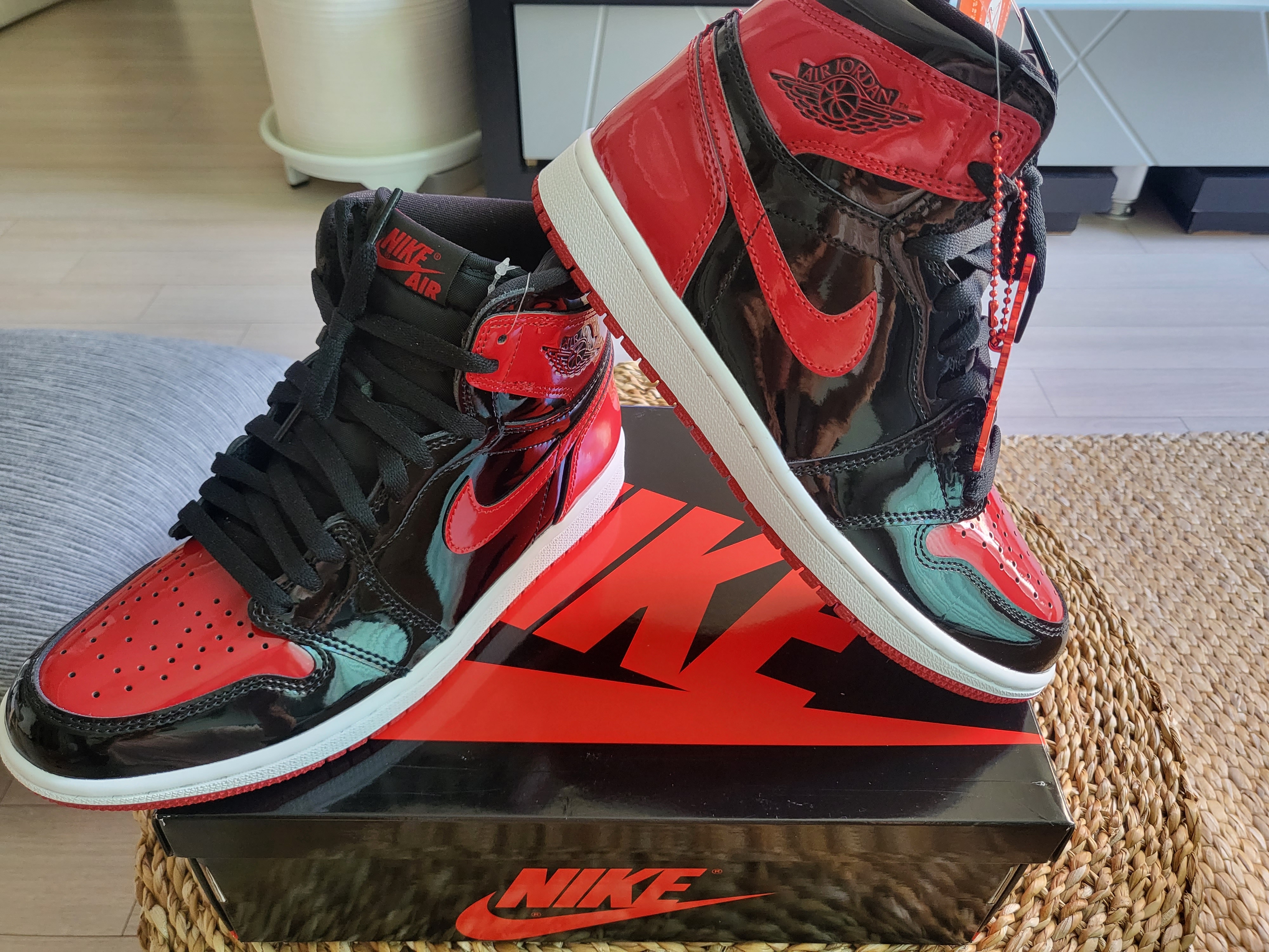 Jordan 1 Retro High OG Patent Bred 착용 스타일 - 2