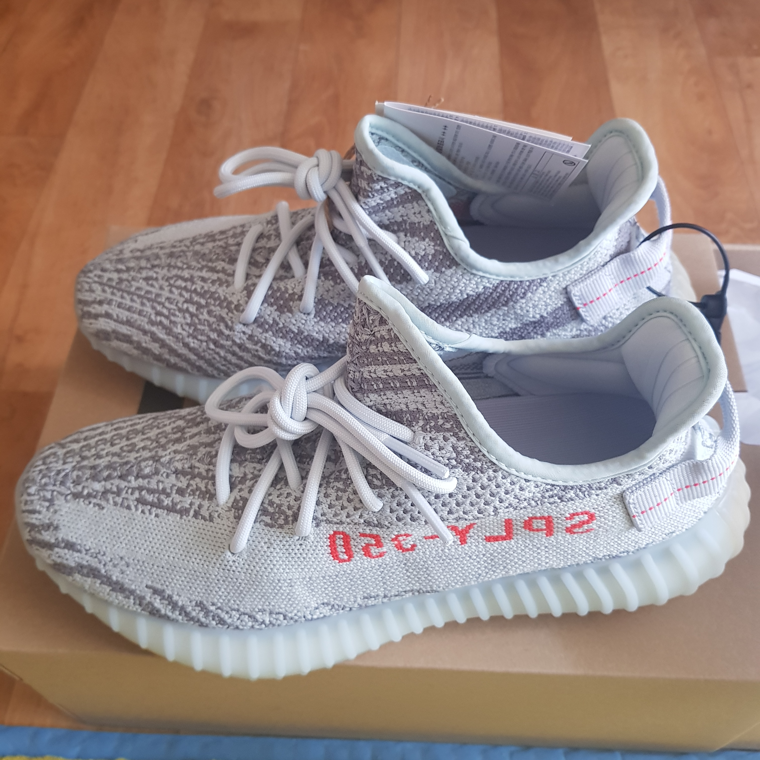 Adidas Yeezy Boost 350 V2 Blue Tint 2017 착용 스타일 - 2
