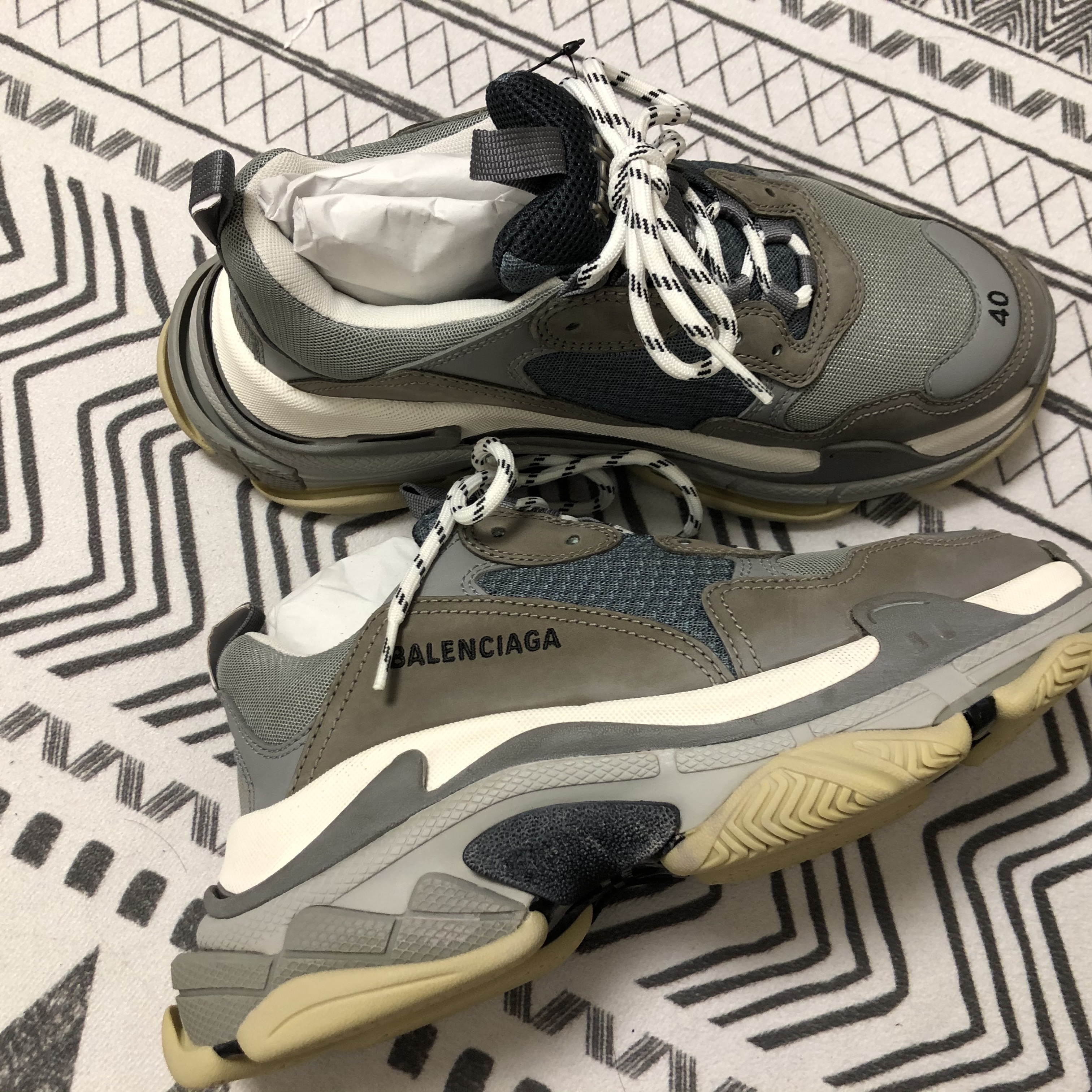 Balenciaga Triple S Grey 2018 착용 스타일