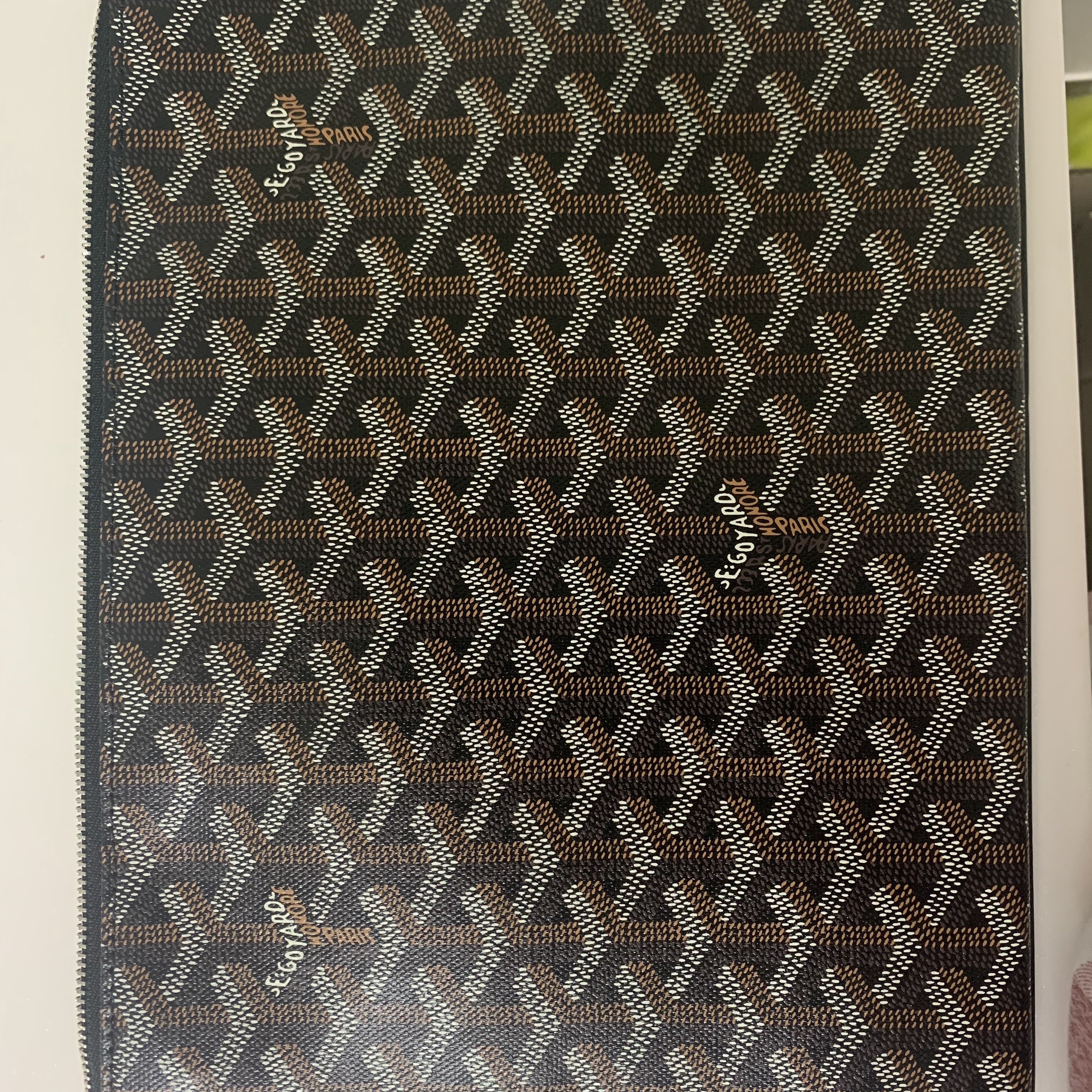 Goyard Senat Pochette MM Black Tan 착용 스타일