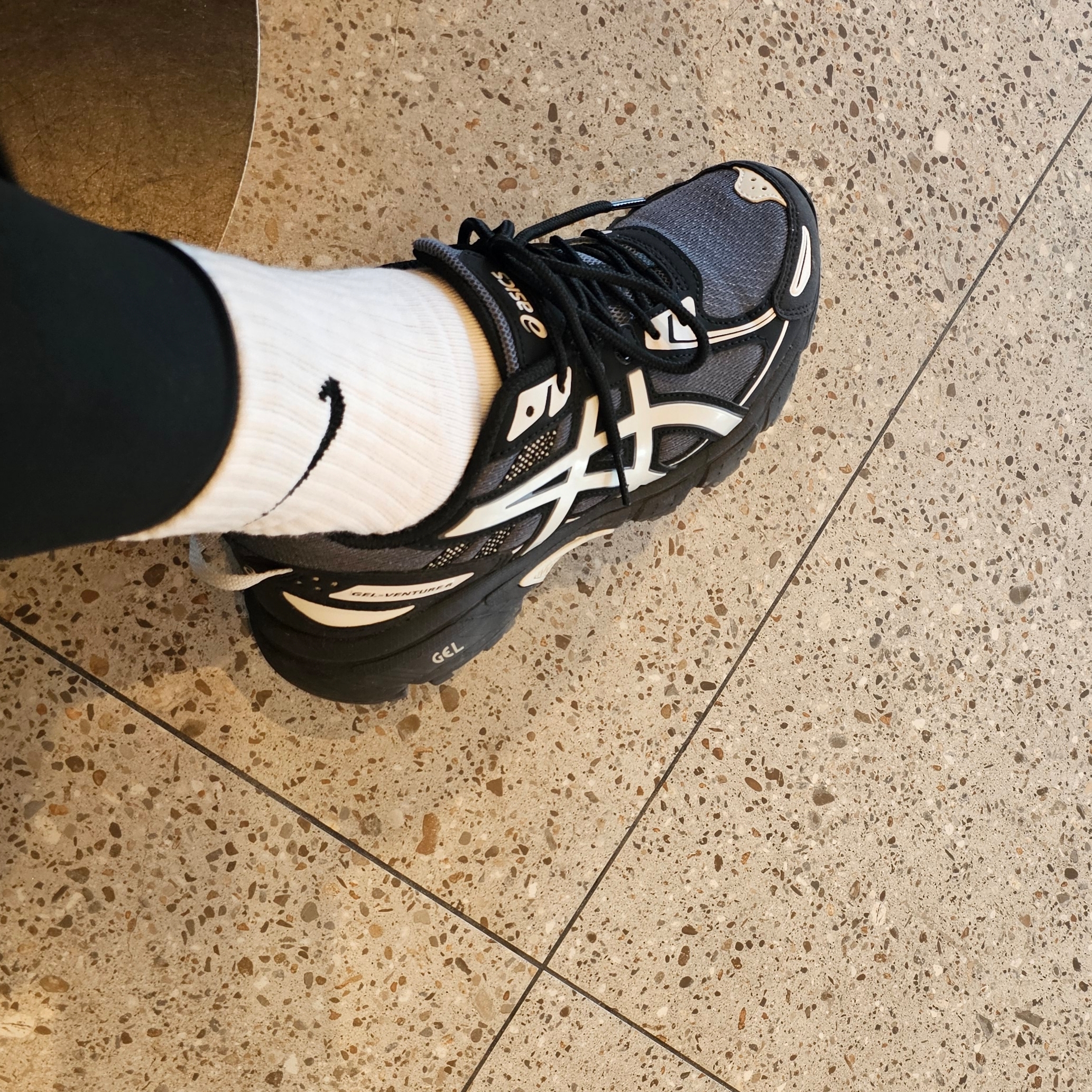 Asics Gel-Venture 6 Carrier Grey 착용 스타일