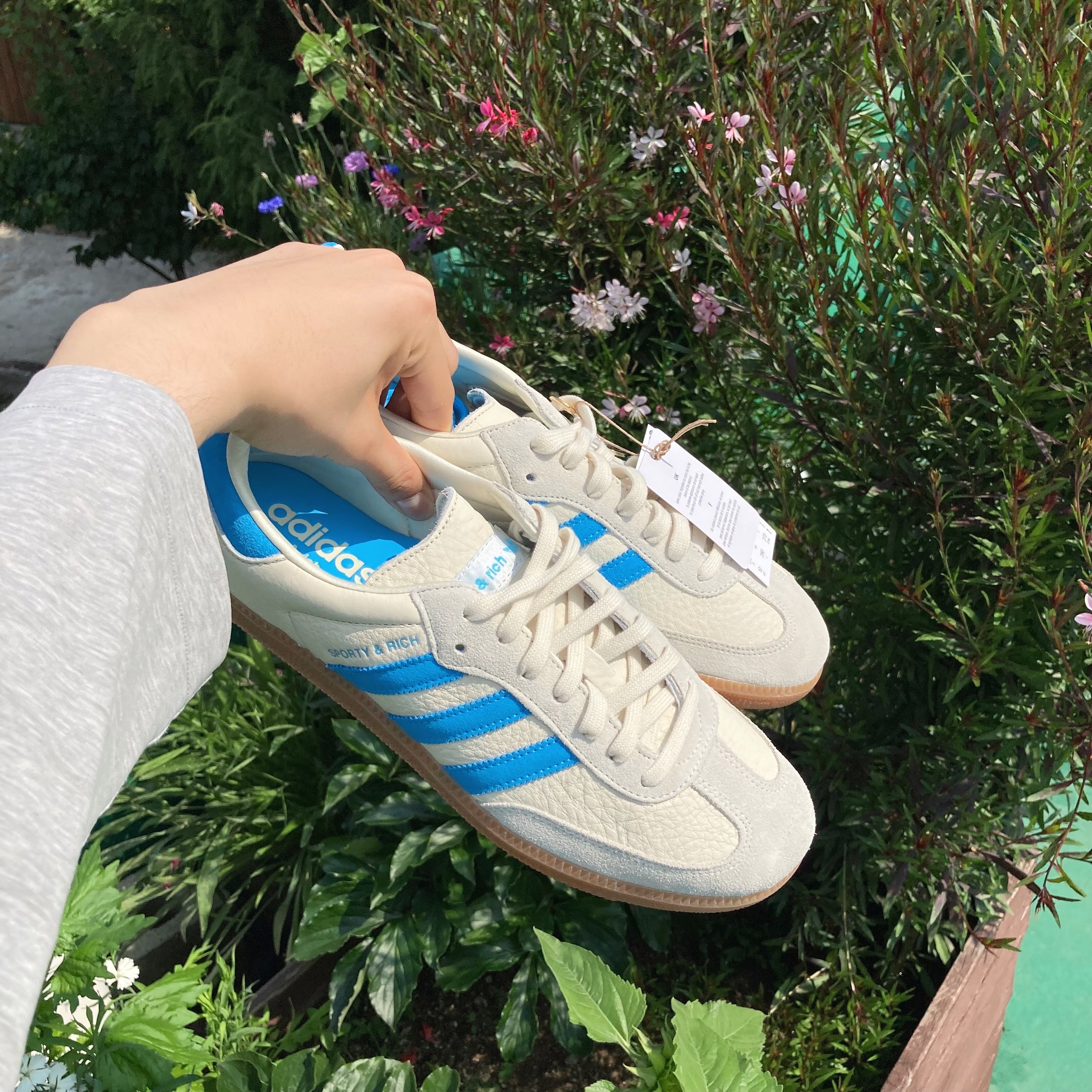 Adidas x Sporty & Rich Samba Cream Blue 착용 스타일 - 1