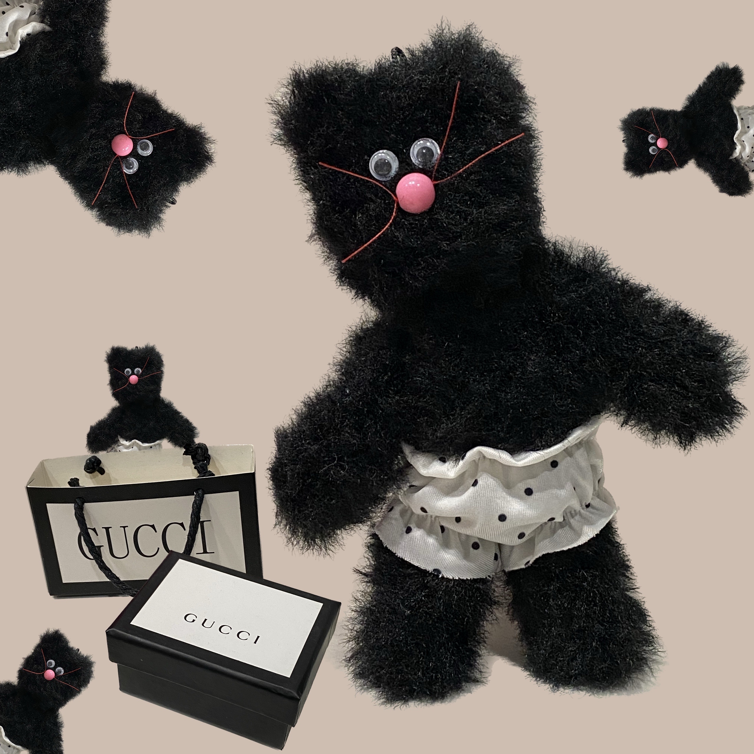 [KREAM 단독] Monamhee Beulpingi Keyring with White Pants Black 착용 스타일