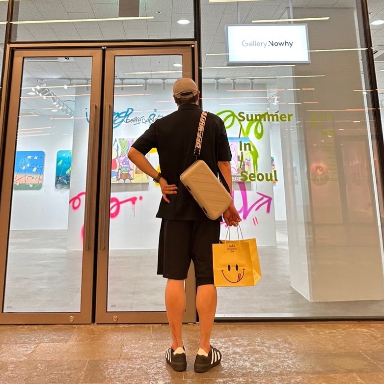 Off-White x Amore Pacific Protection Box (Without Cosmetics), Adidas Adifom Superstar Core Black Cloud White 착용 스타일 - 2