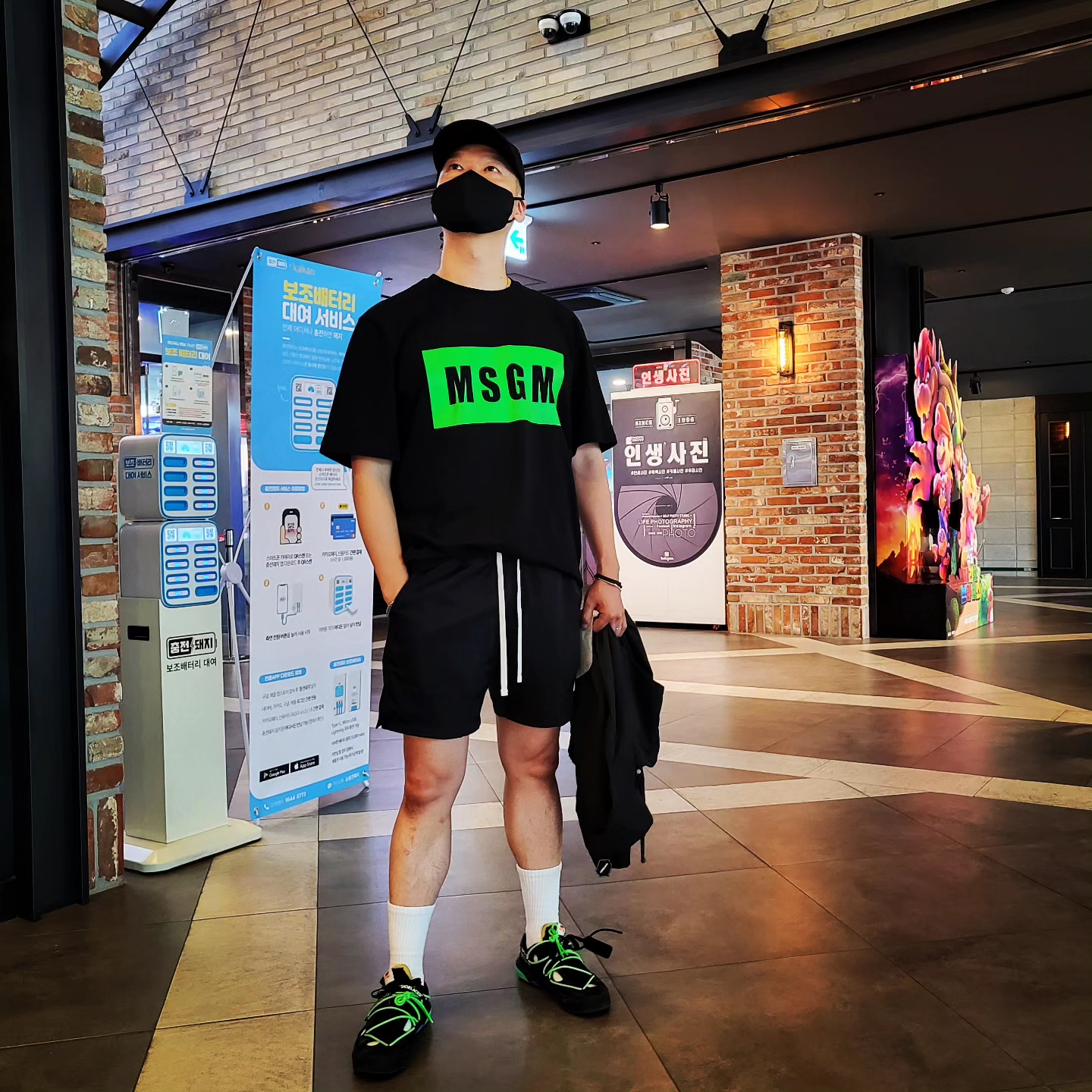Essentials Track Jacket Black - 20FW, Nike NSW Woven Shorts Black - Asia 착용 스타일 - 1