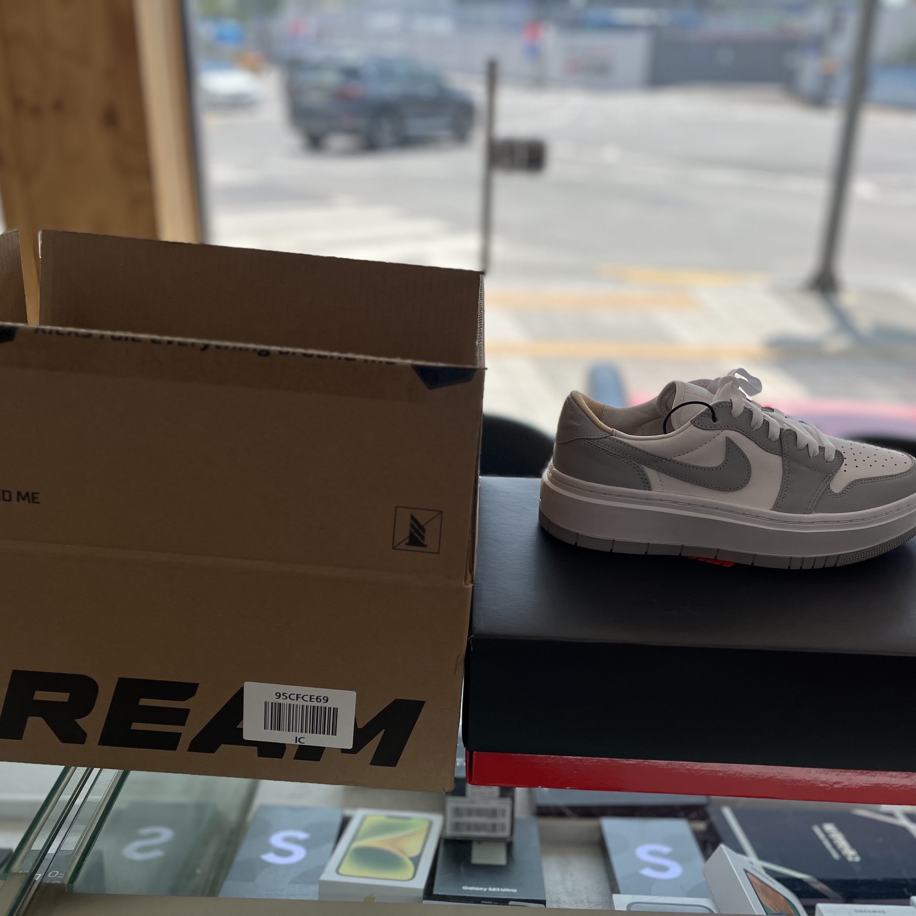 (W) Jordan 1 Elevate Low White and Wolf Grey 착용 스타일