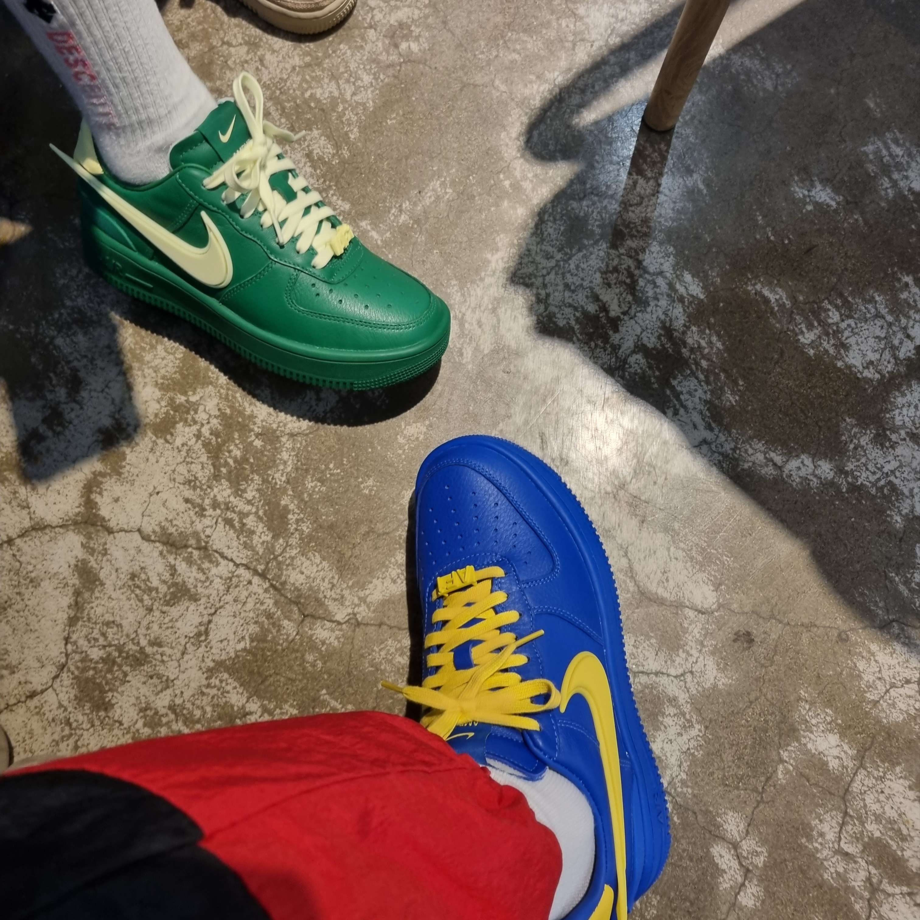 Nike x Ambush Air Force 1 Low SP Game Royal and Vivid Sulfur 착용 스타일 - 2
