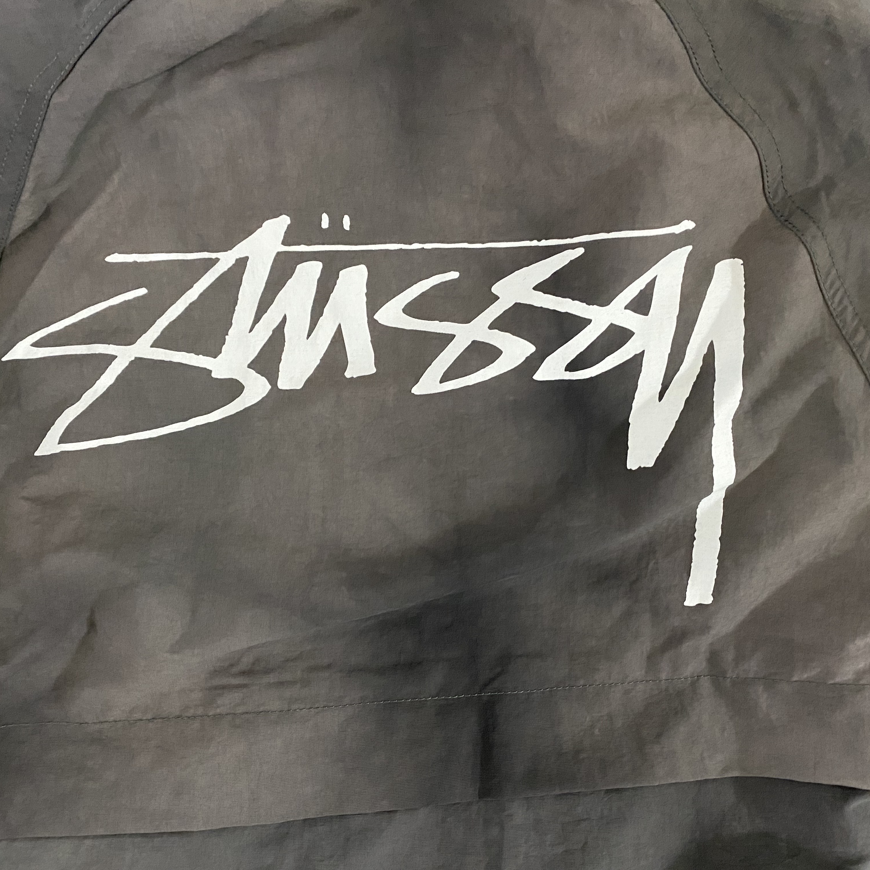 Stussy Wave Dye Beach Shell Jacket Black 착용 스타일