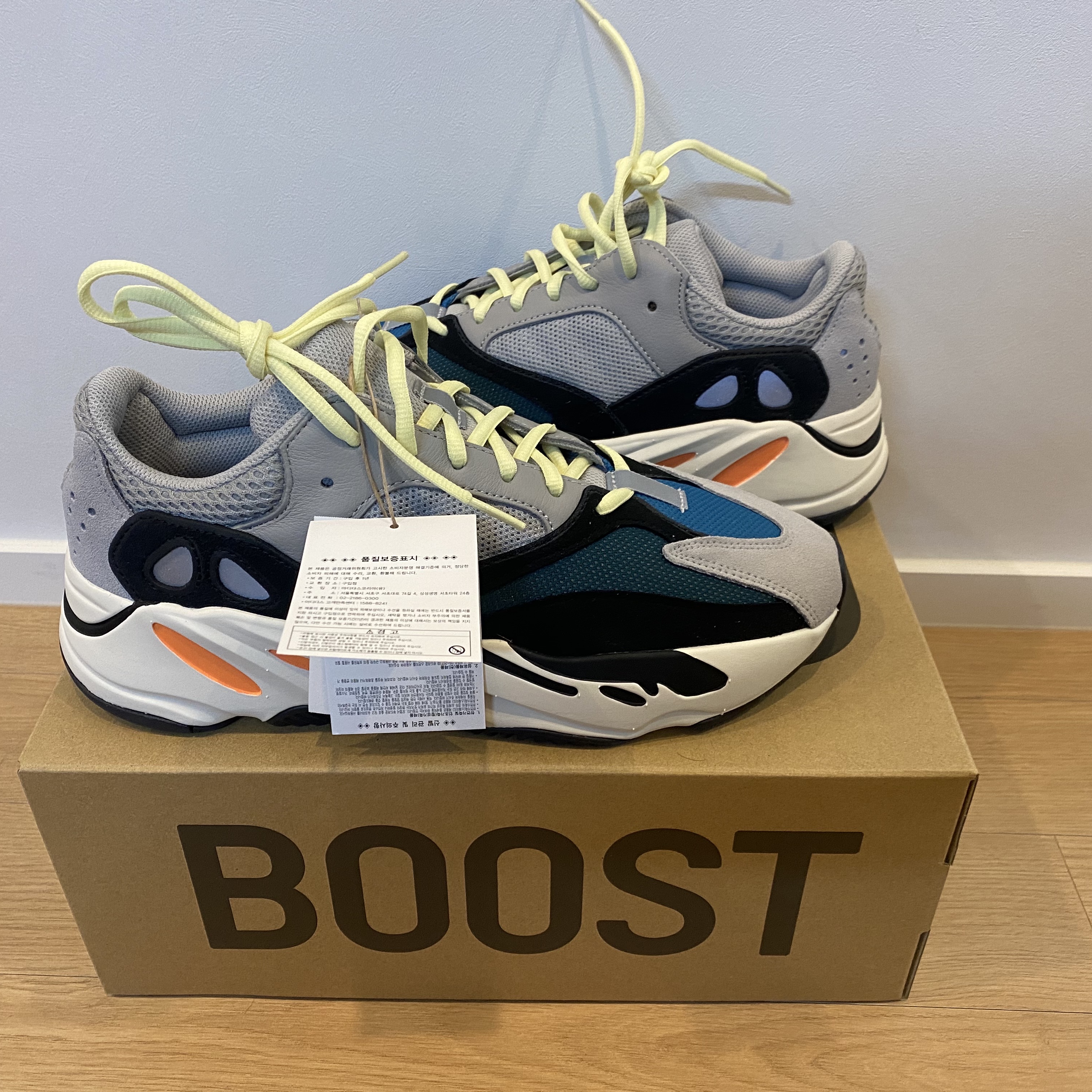 Adidas Yeezy Boost 700 Wave Runner Solid Grey 2021/2022 착용 스타일 - 3