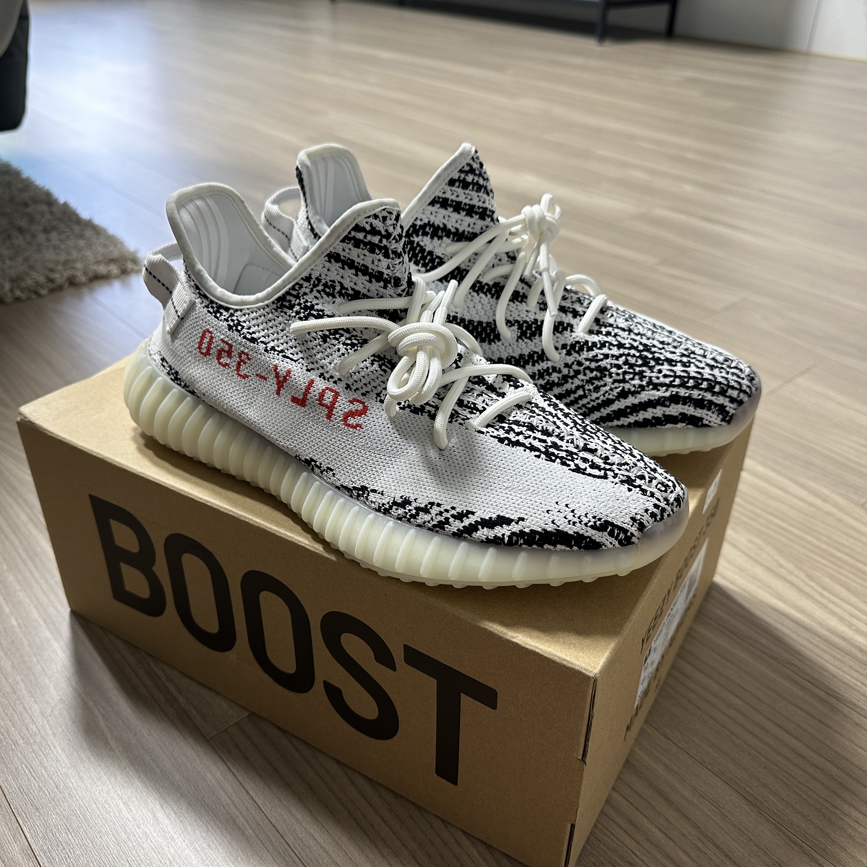 Adidas Yeezy Boost 350 V2 Zebra 2017/2019/2020 착용 스타일 - 3