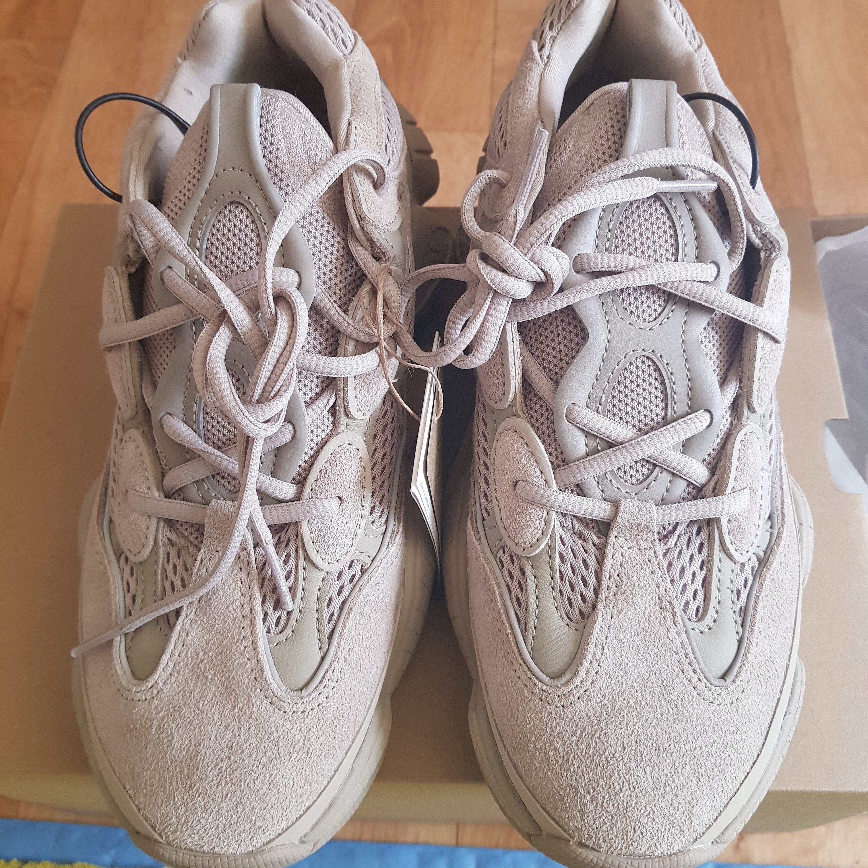Adidas Yeezy 500 Taupe Light 착용 스타일 - 1