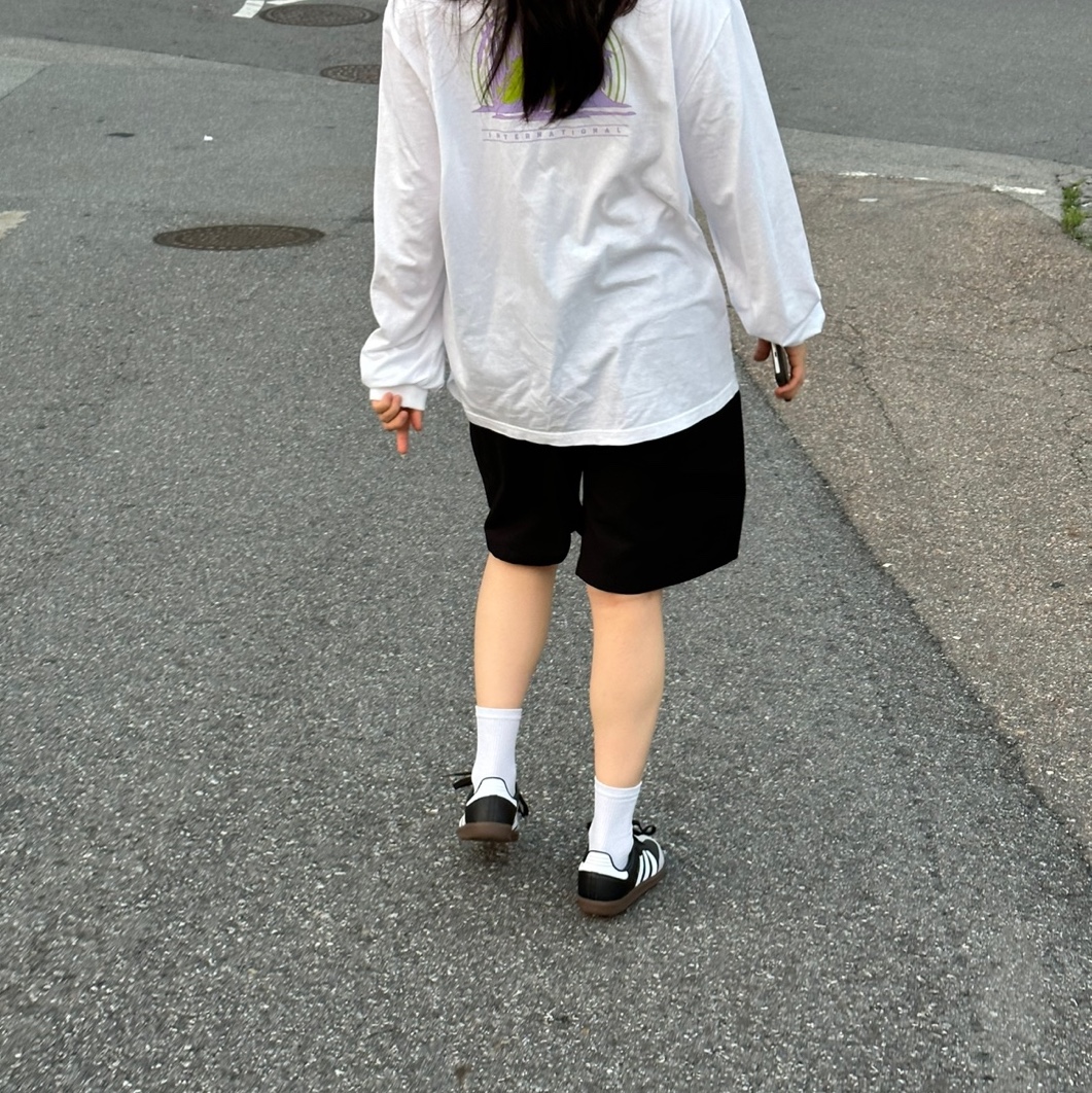 Adidas Samba Vegan Black White 착용 스타일 - 2