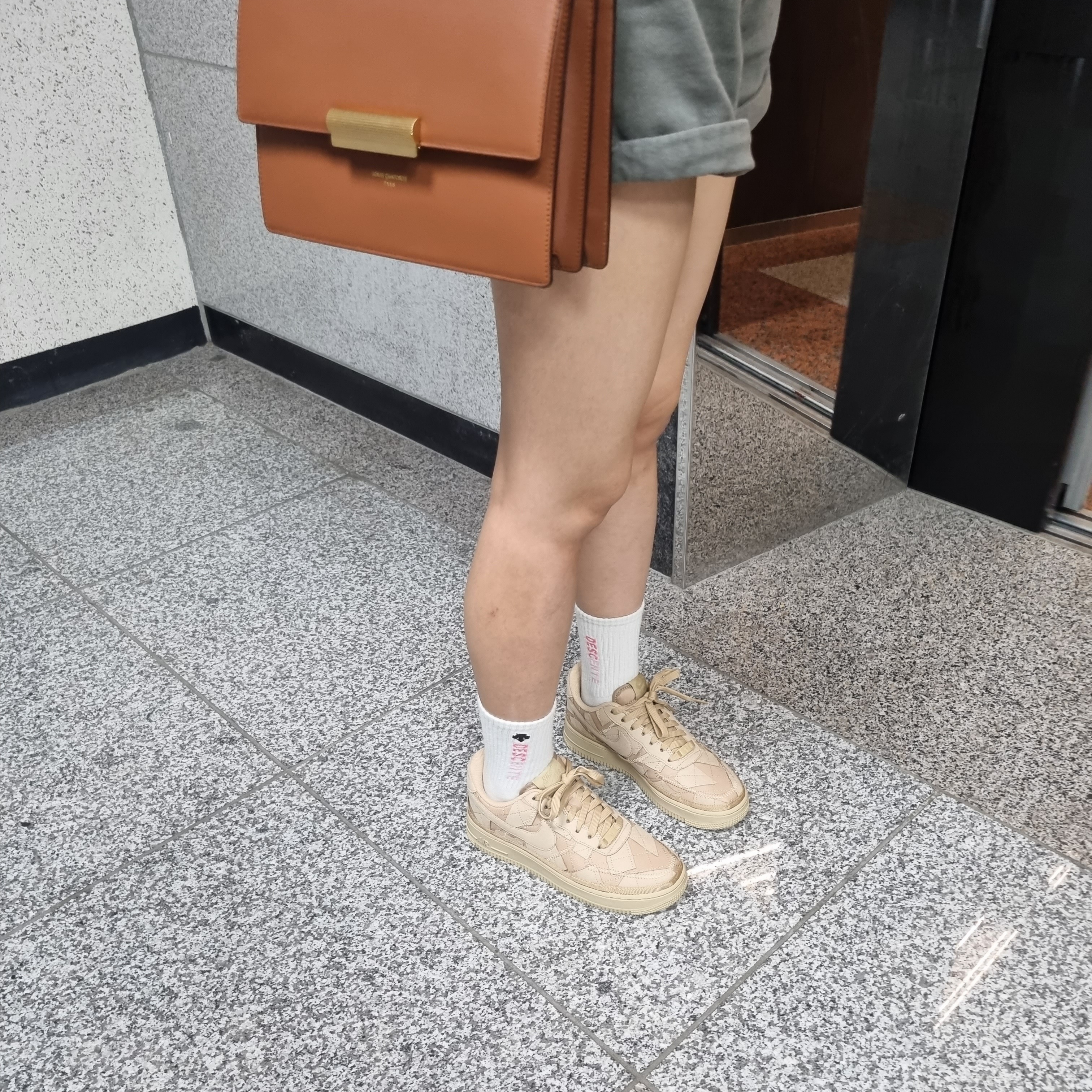 Nike x Billie Eilish Air Force 1 Low '07 SP Mushroom 착용 스타일 - 1